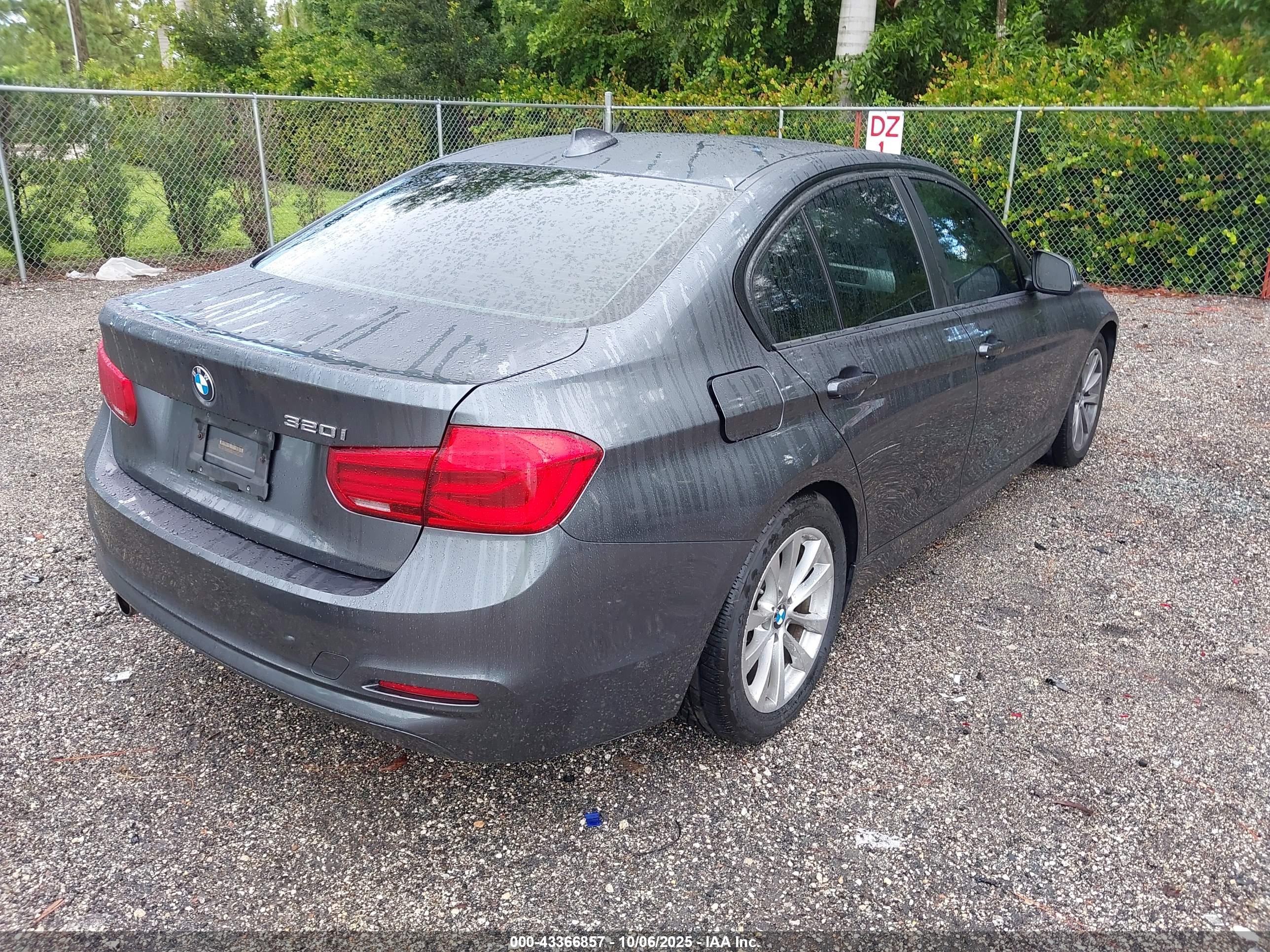 BMW 320I image 4
