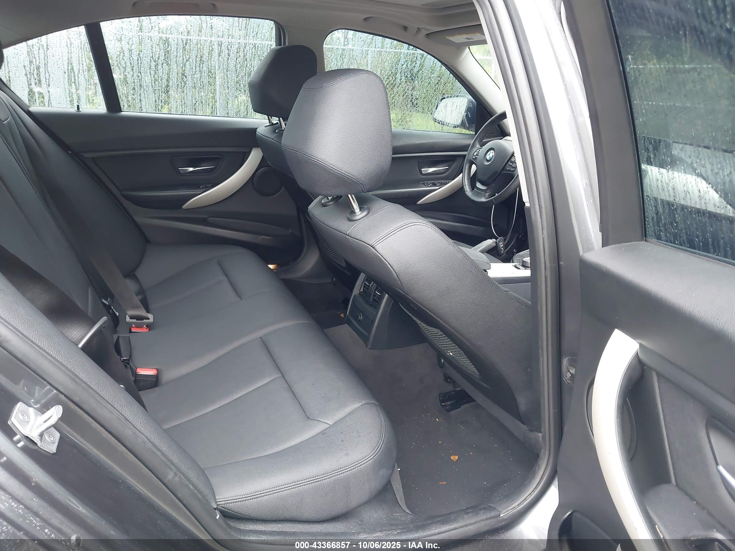 BMW 320I image 8