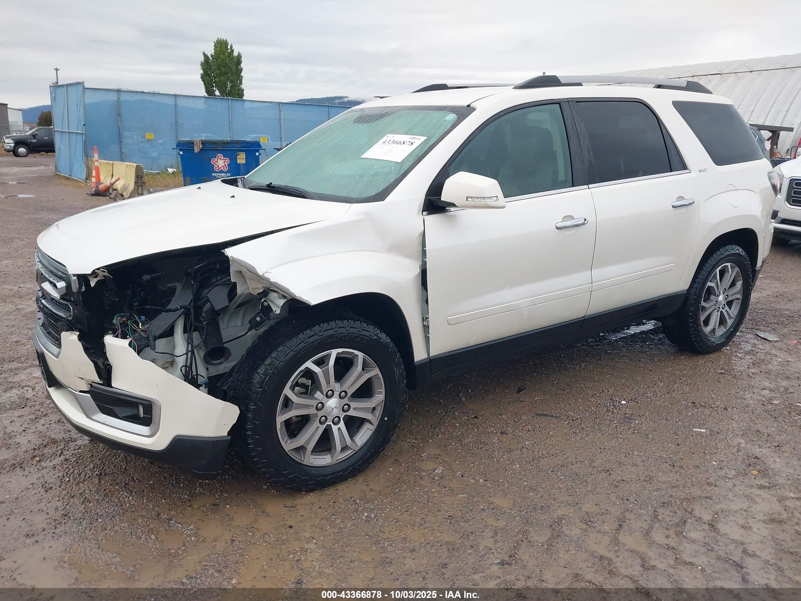 GMC ACADIA image 2