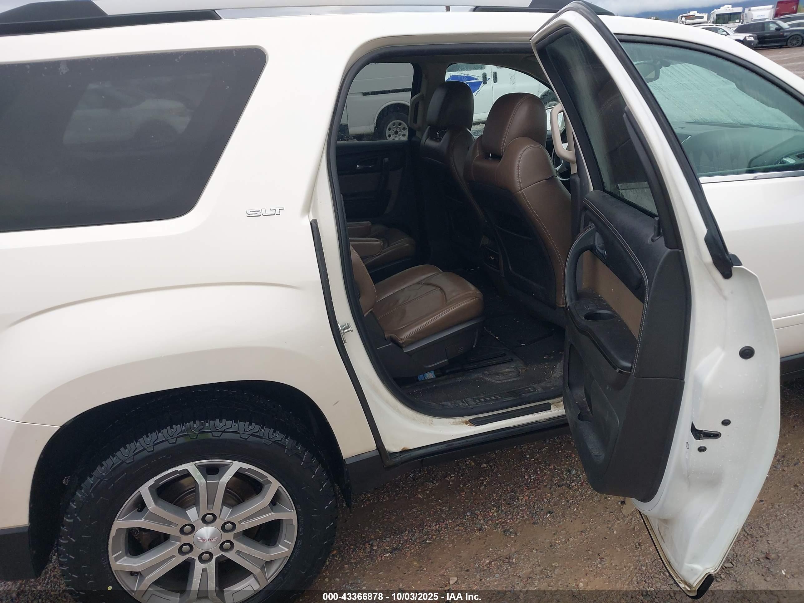 GMC ACADIA image 8