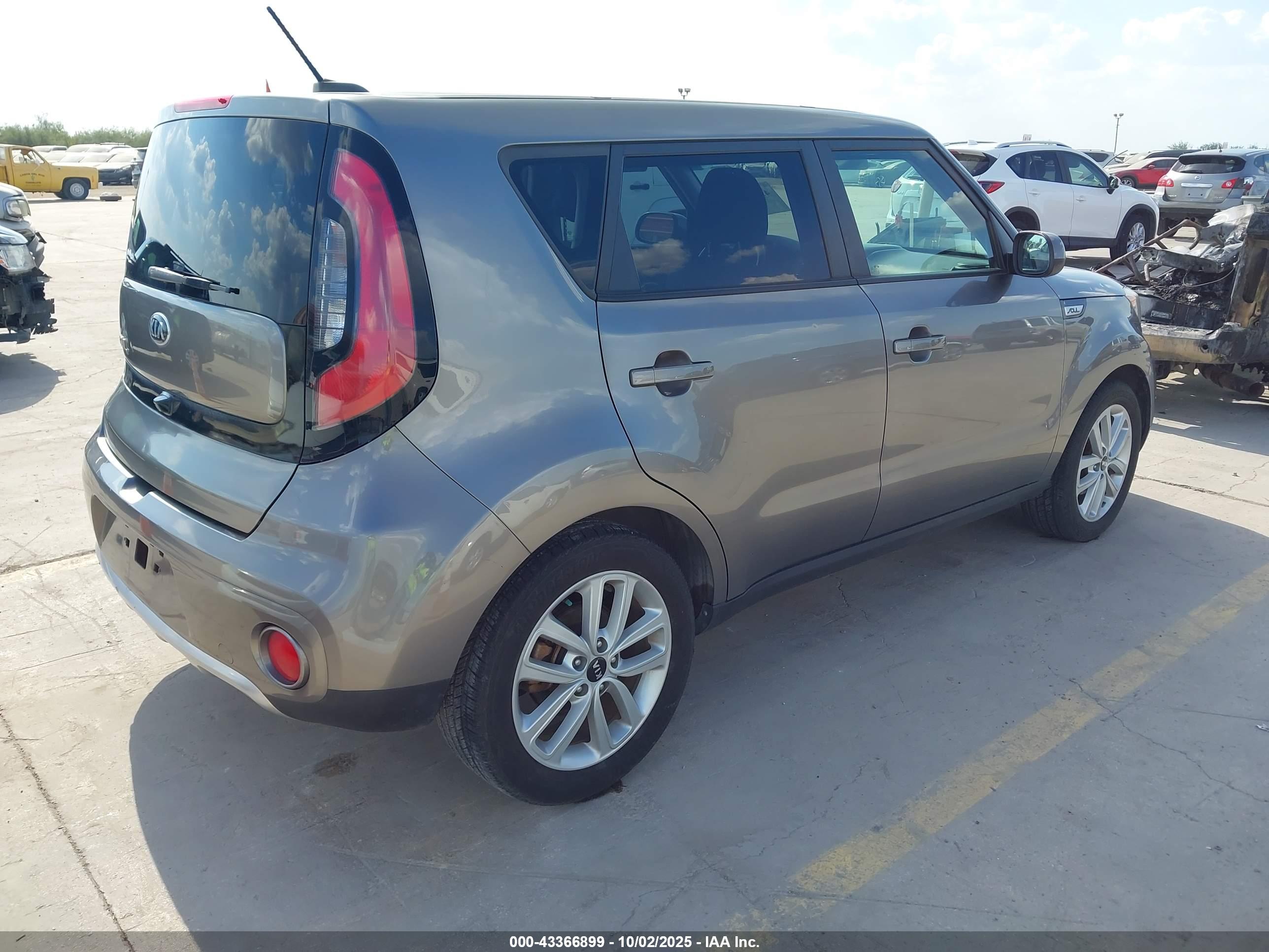 KIA SOUL image 4