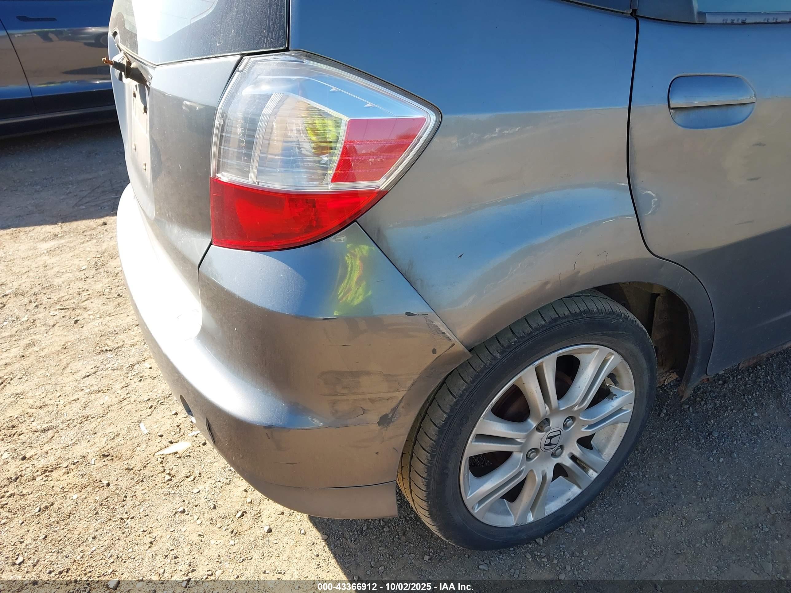 HONDA FIT image 6