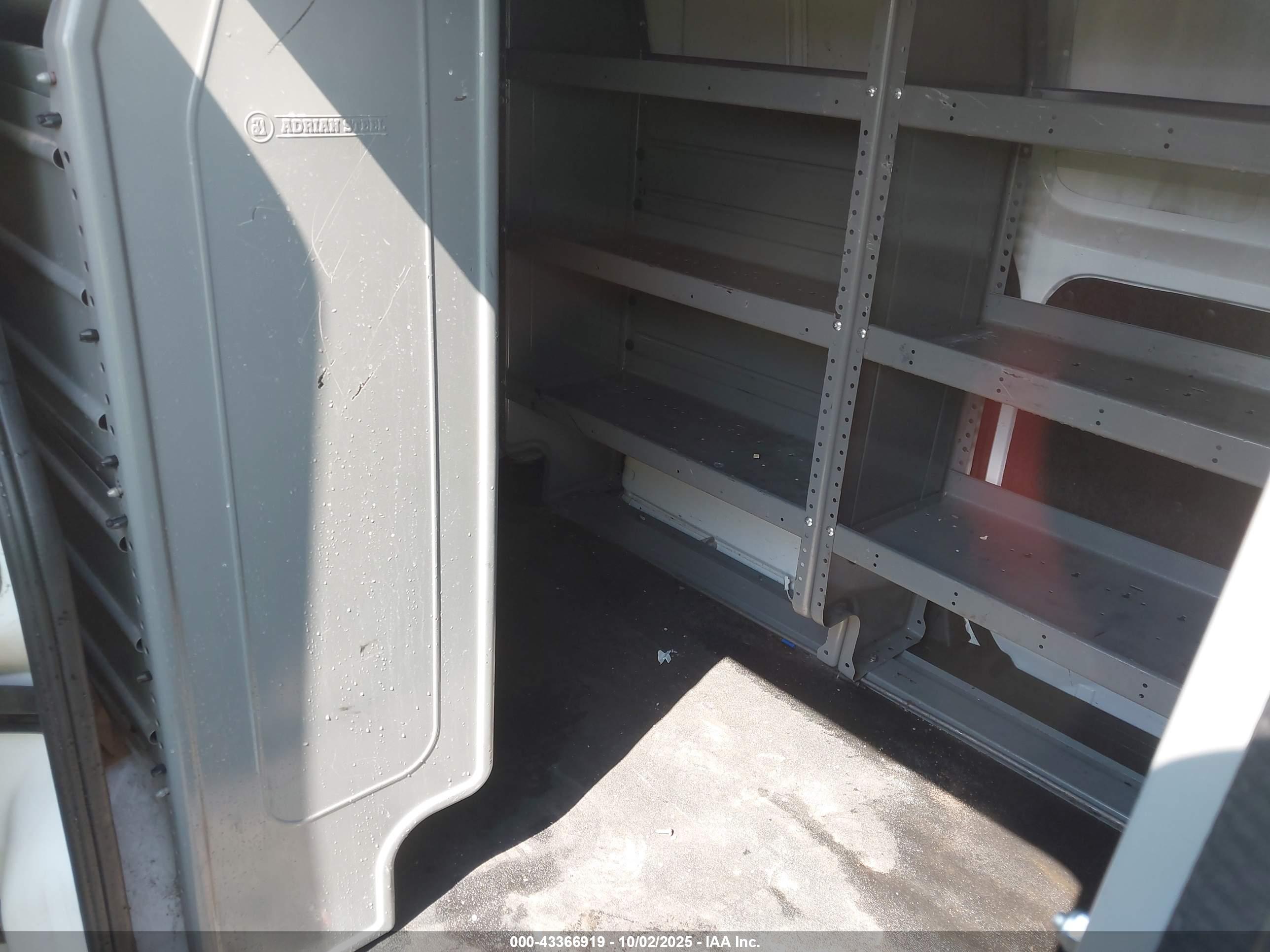 NISSAN NV200 image 8