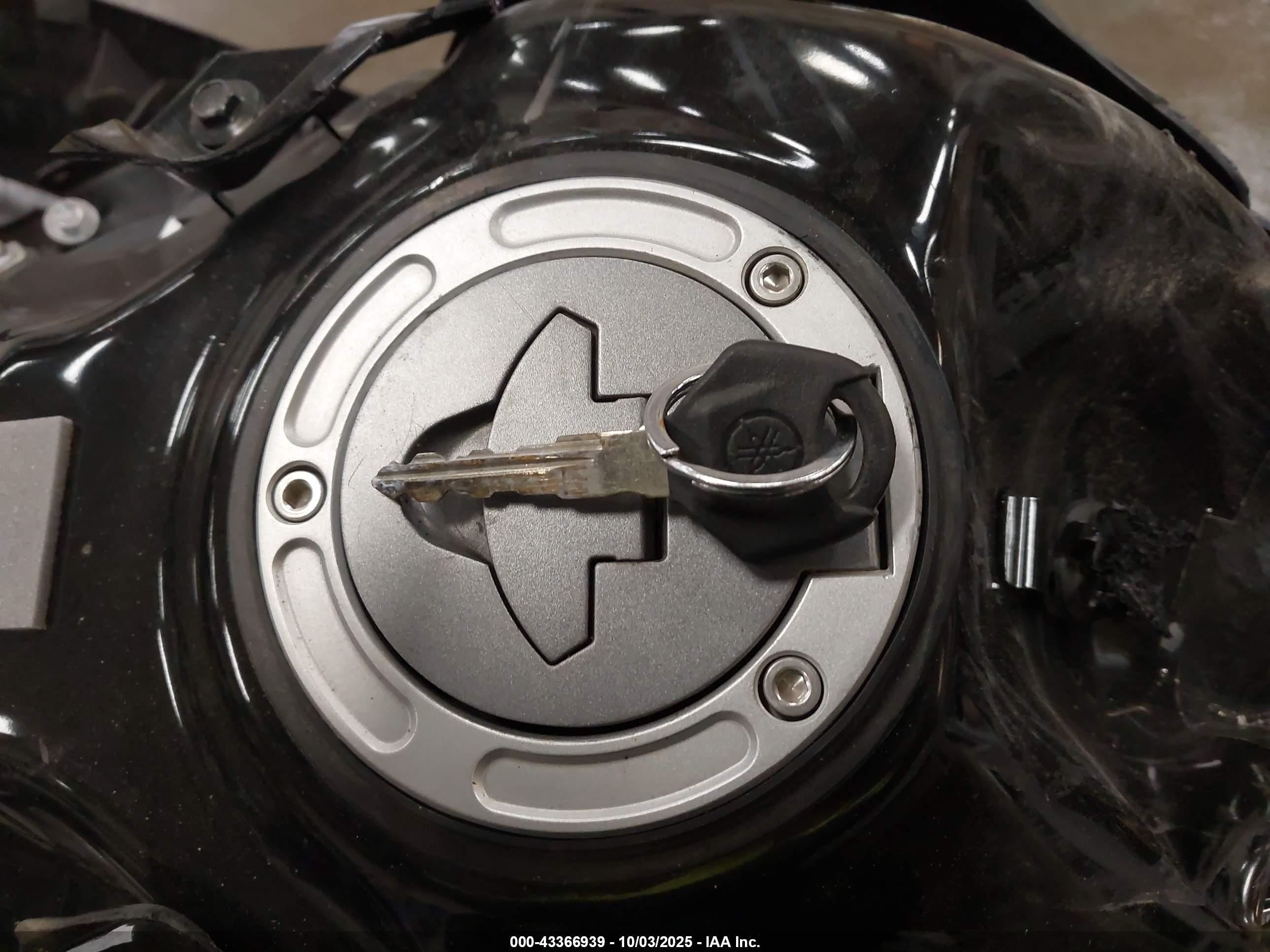 YAMAHA YZFR3 image 11