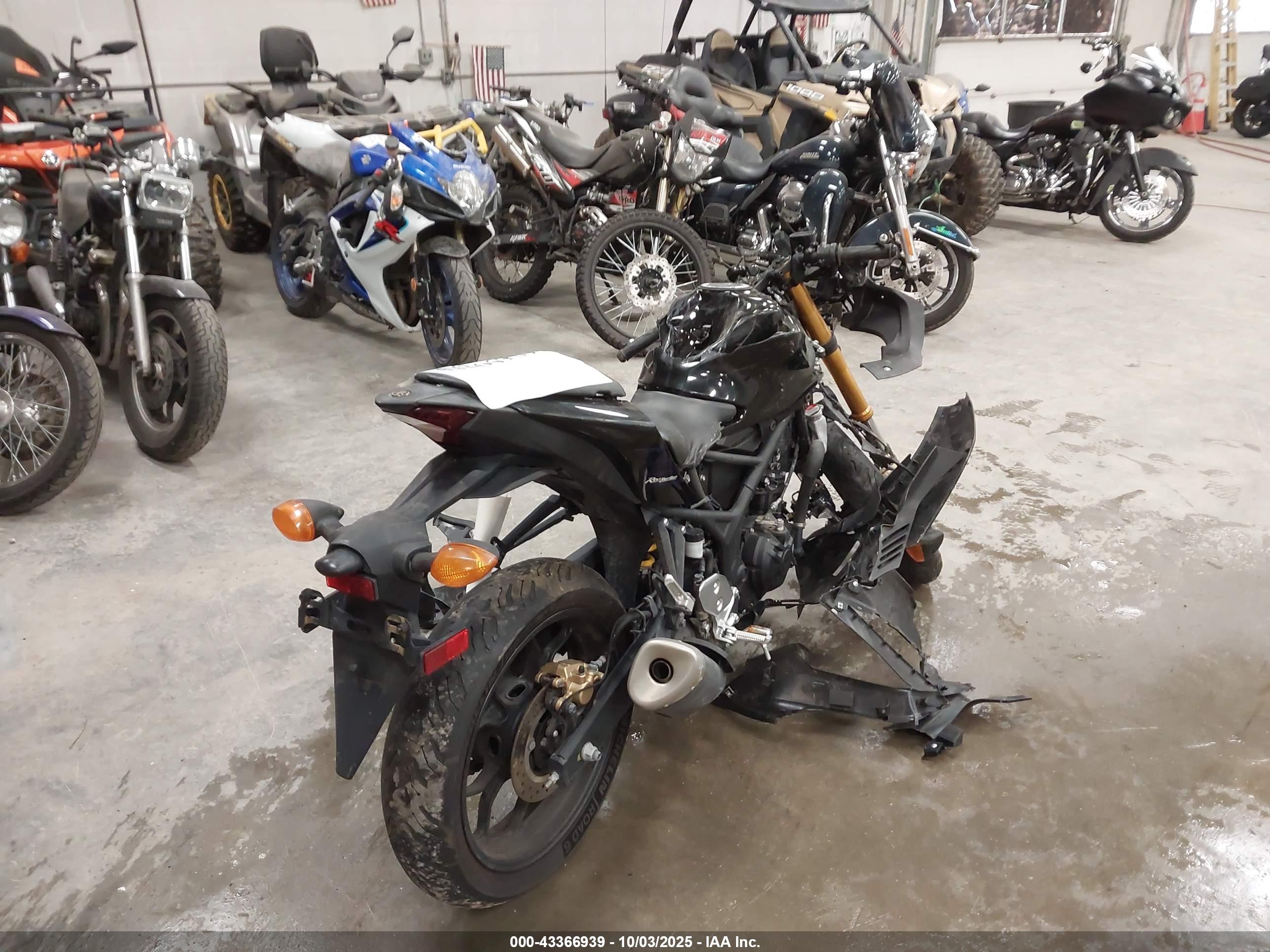 YAMAHA YZFR3 image 4