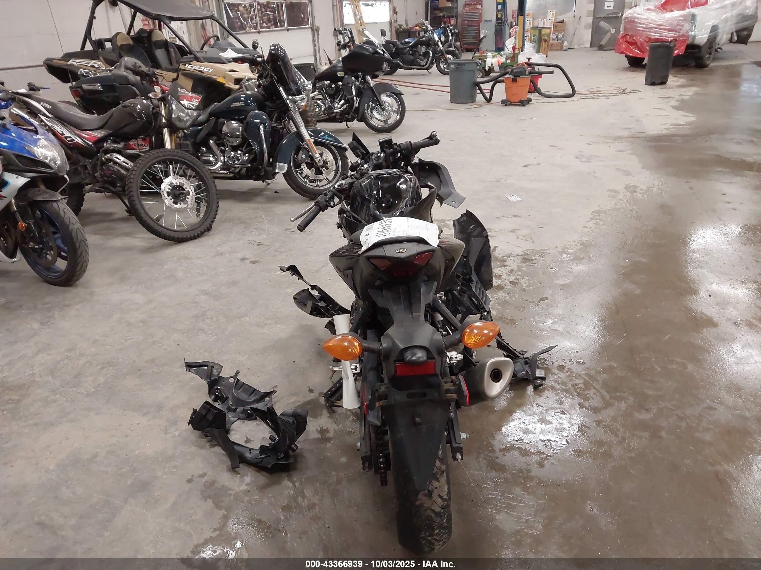 YAMAHA YZFR3 image 6