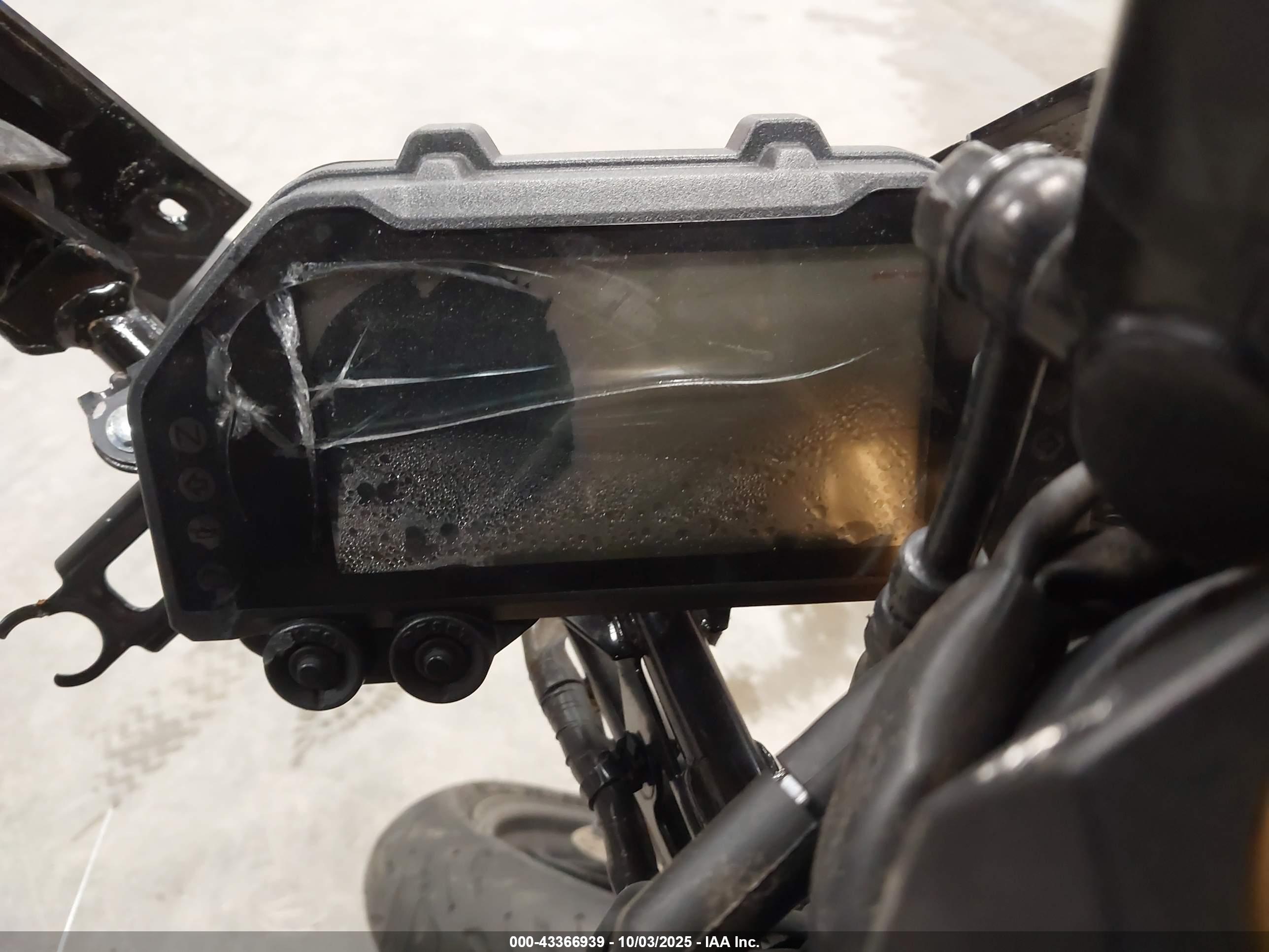 YAMAHA YZFR3 image 7