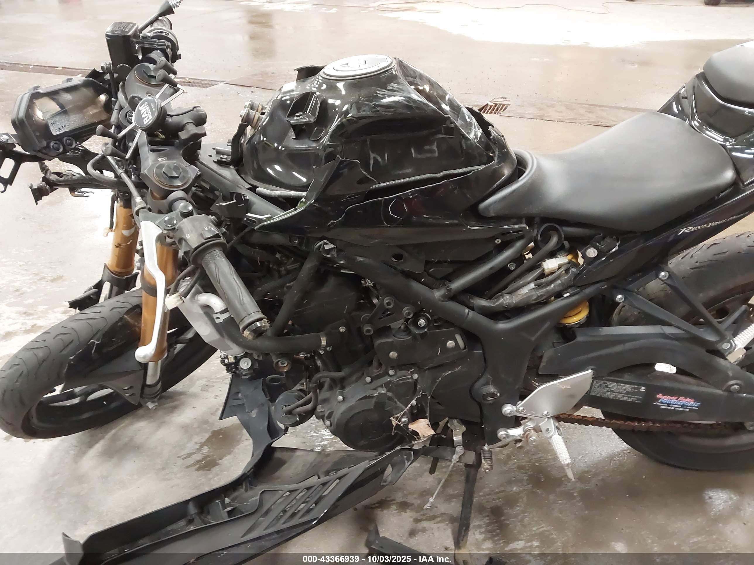 YAMAHA YZFR3 image 9
