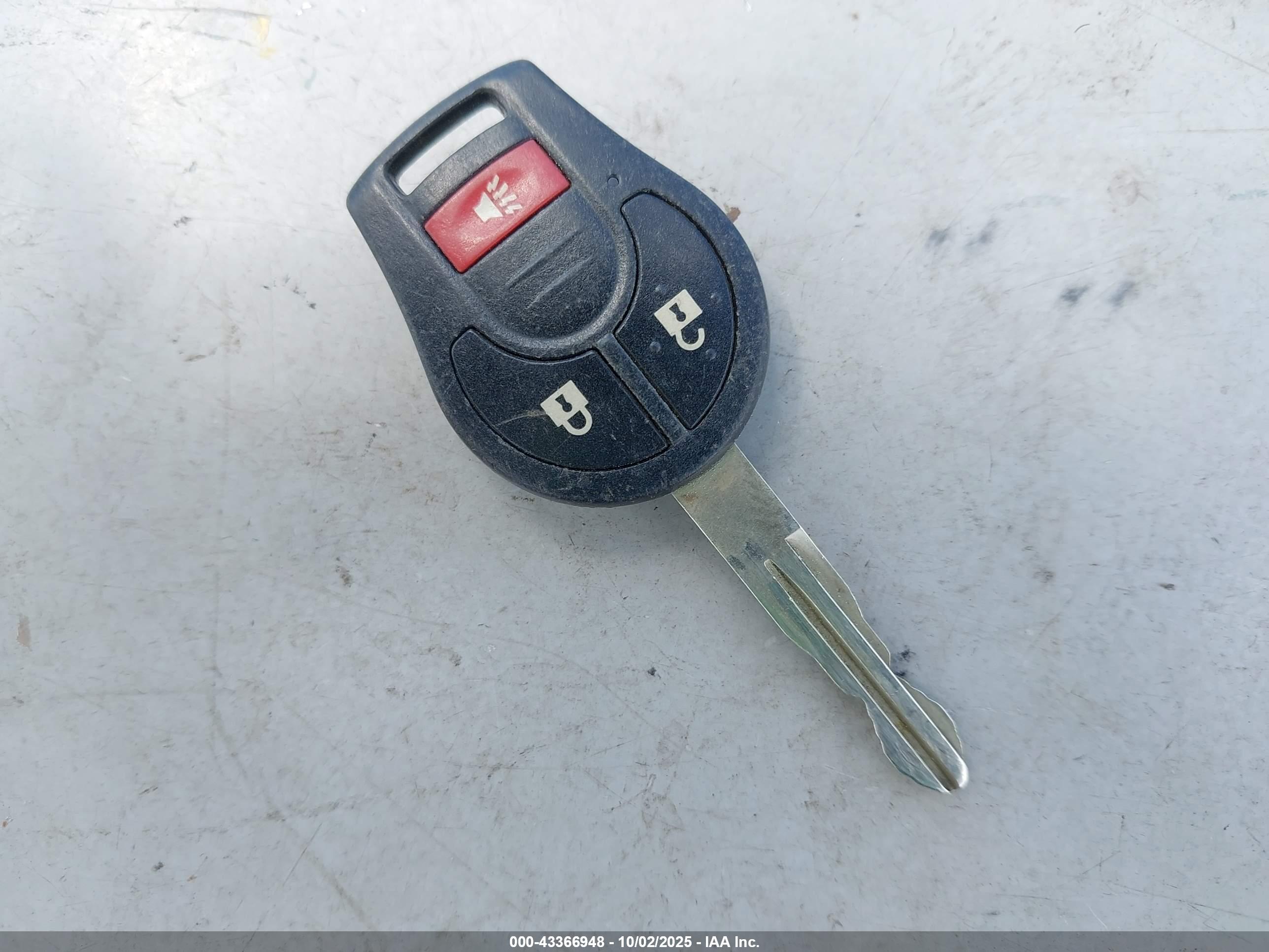 NISSAN VERSA image 11