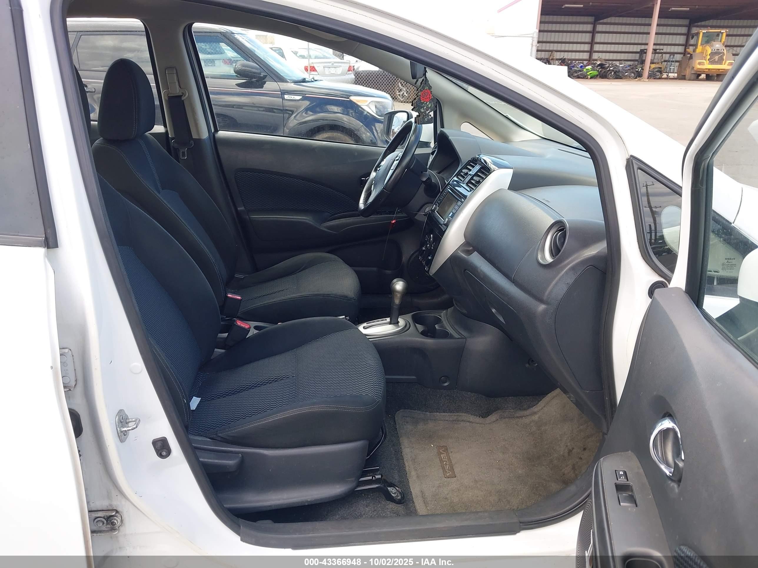 NISSAN VERSA image 5