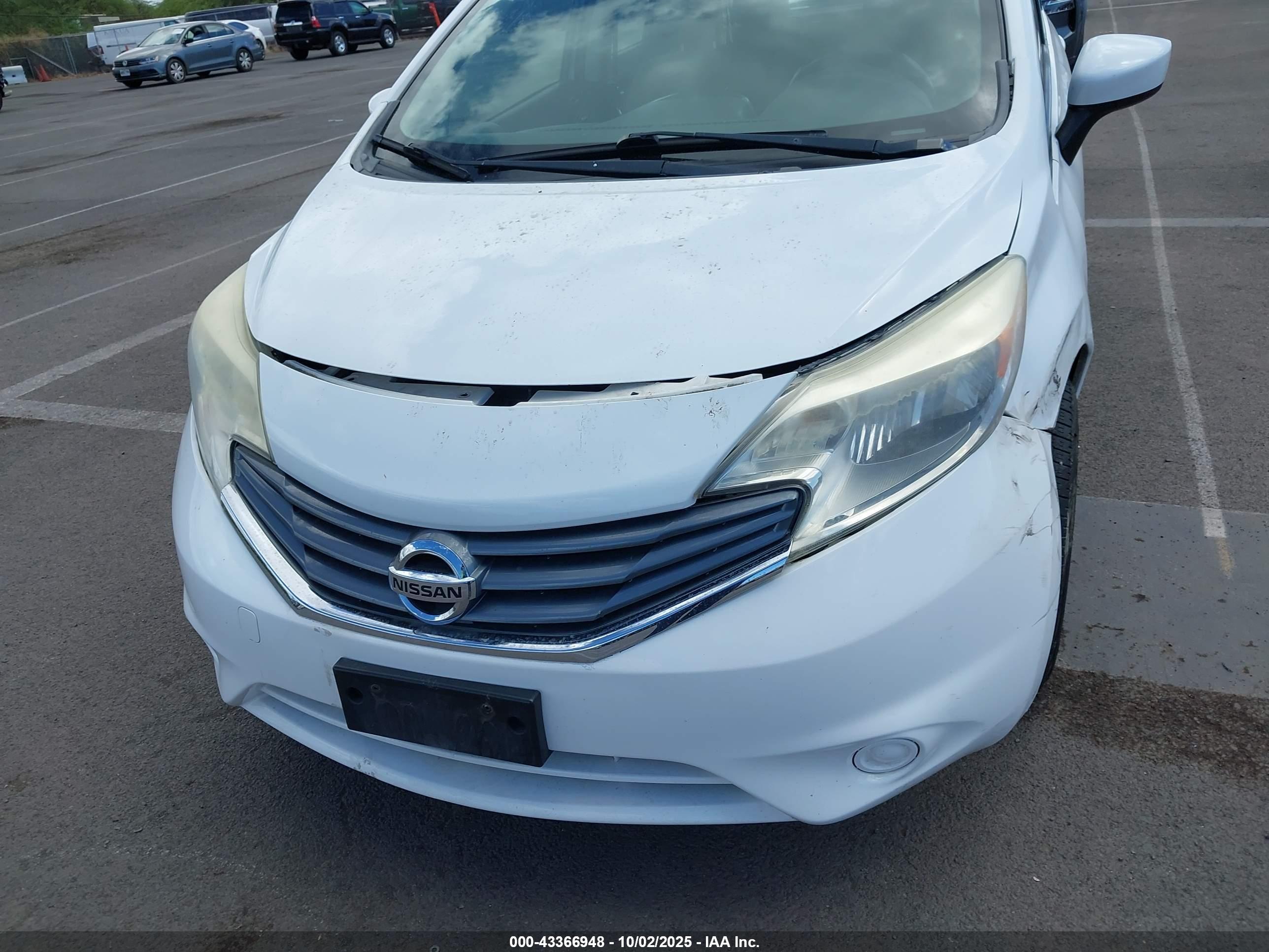 NISSAN VERSA image 6