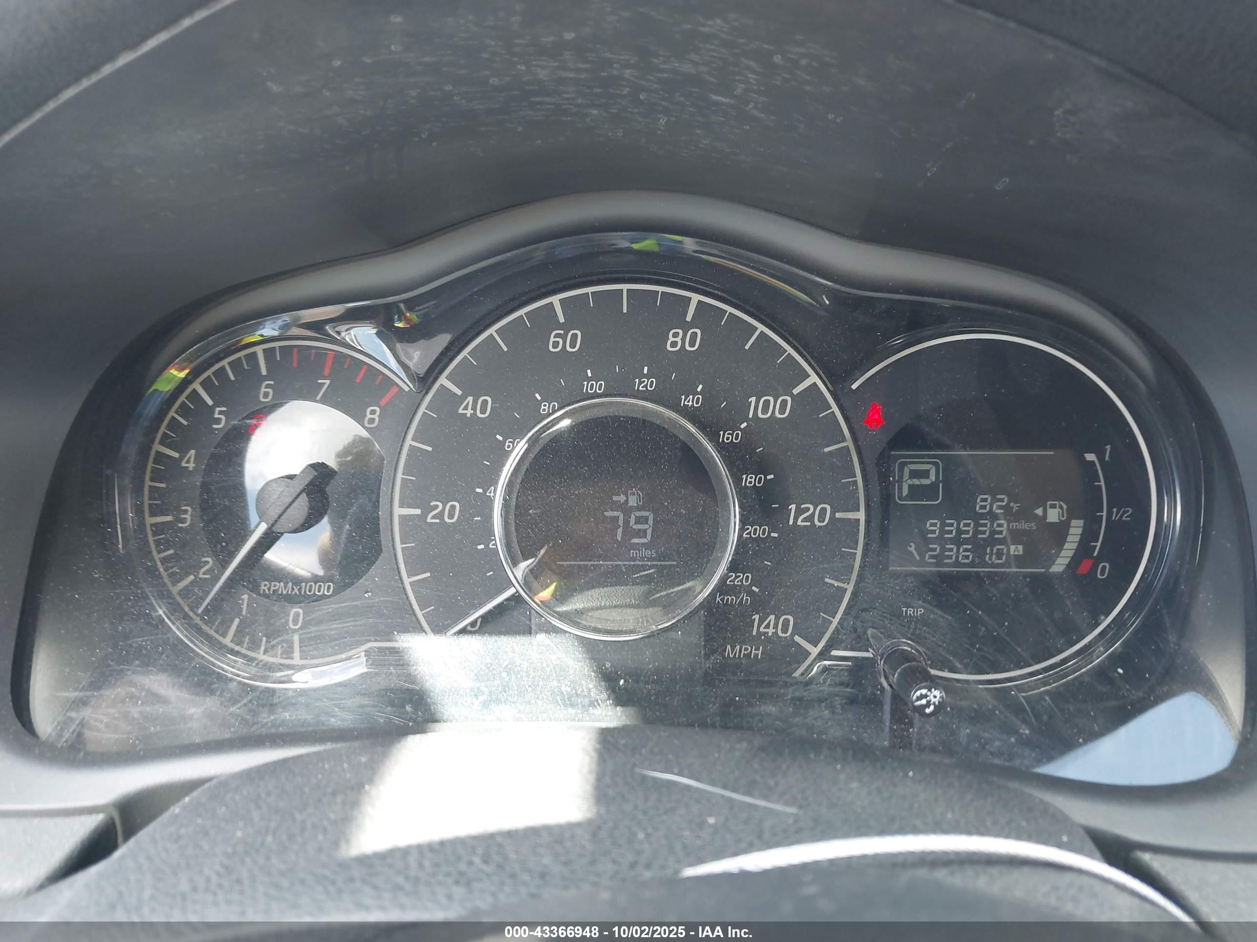 NISSAN VERSA image 7