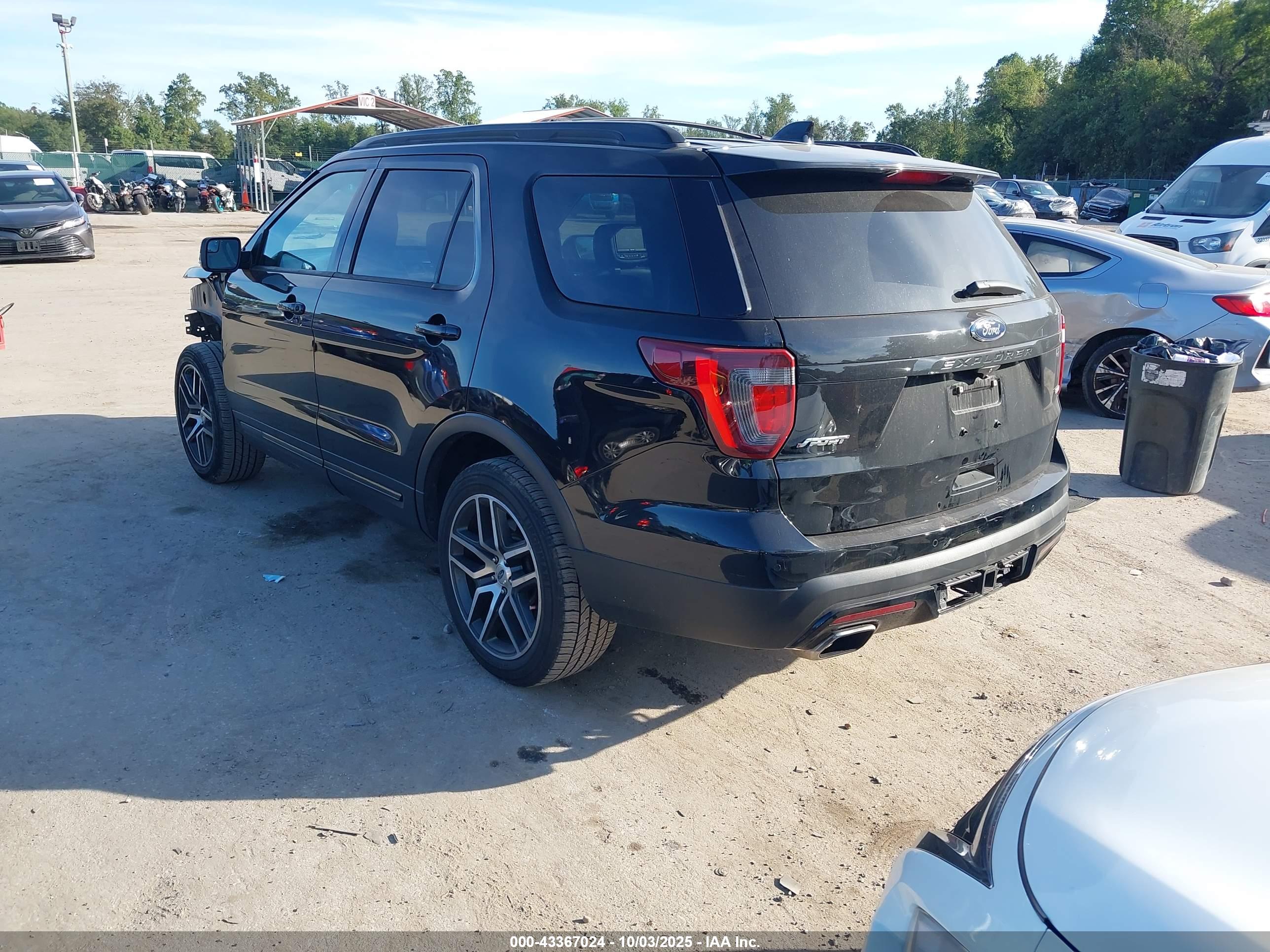 FORD EXPLORER image 3