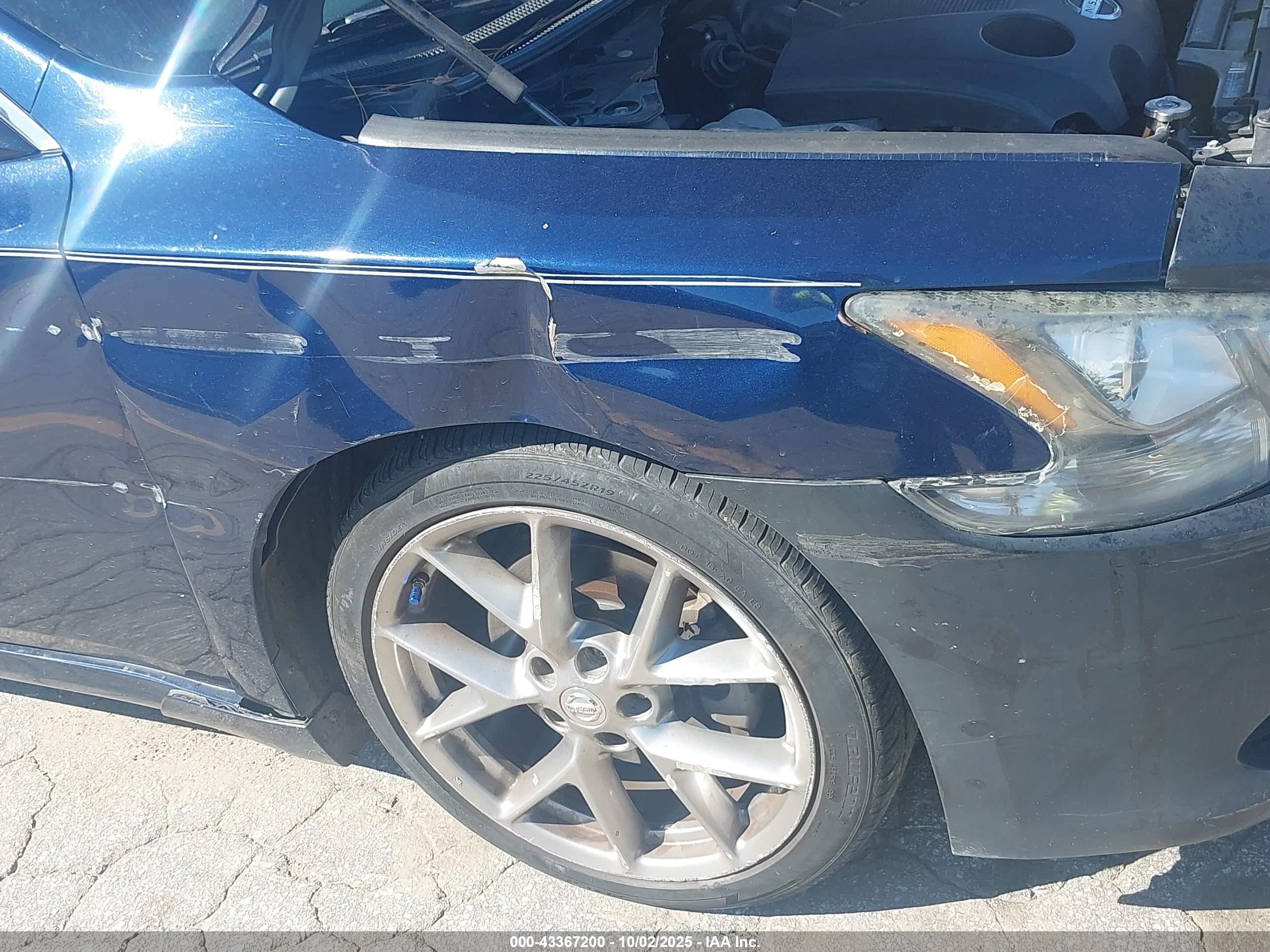 NISSAN MAXIMA image 6