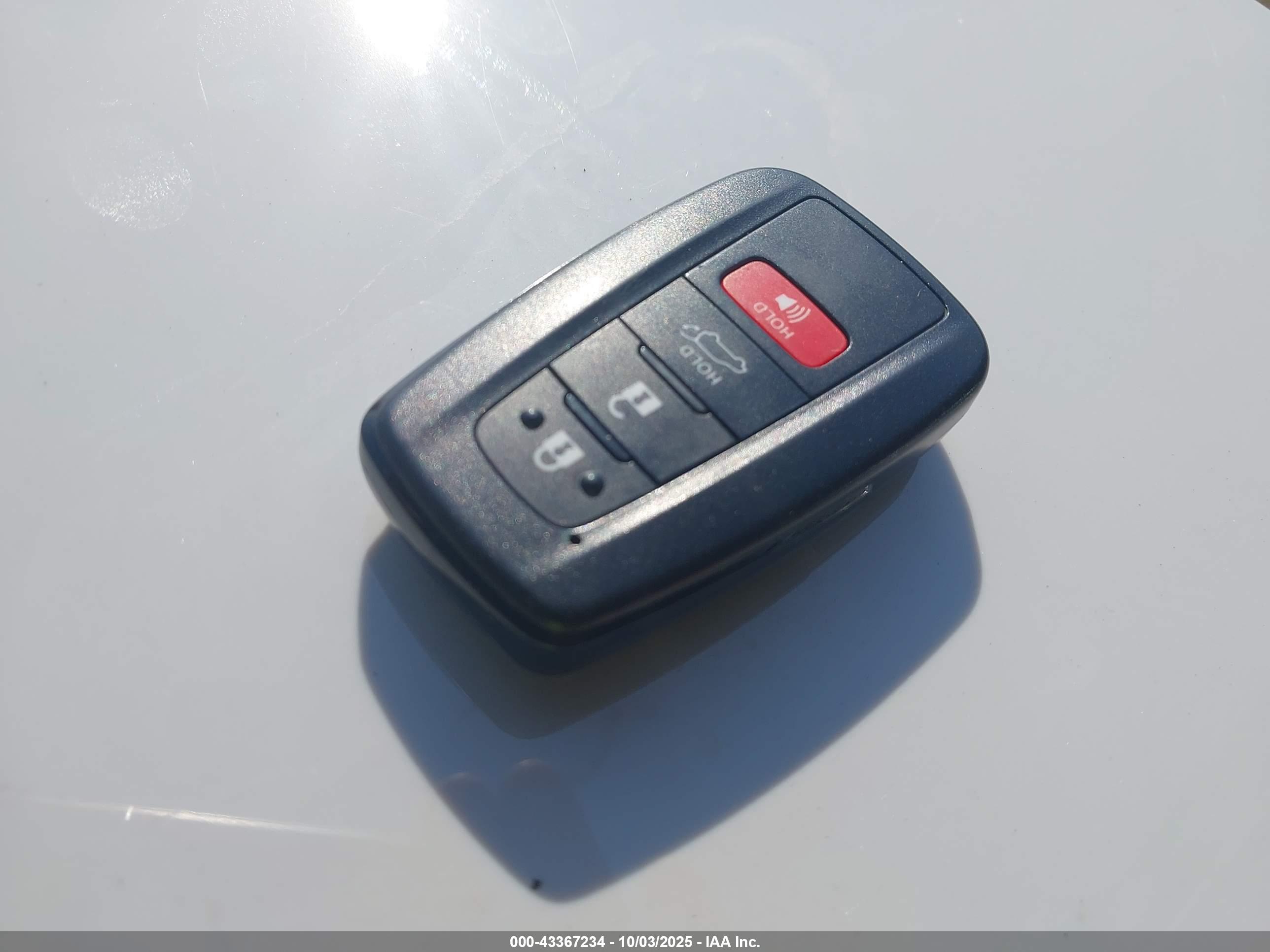 TOYOTA RAV4 image 11