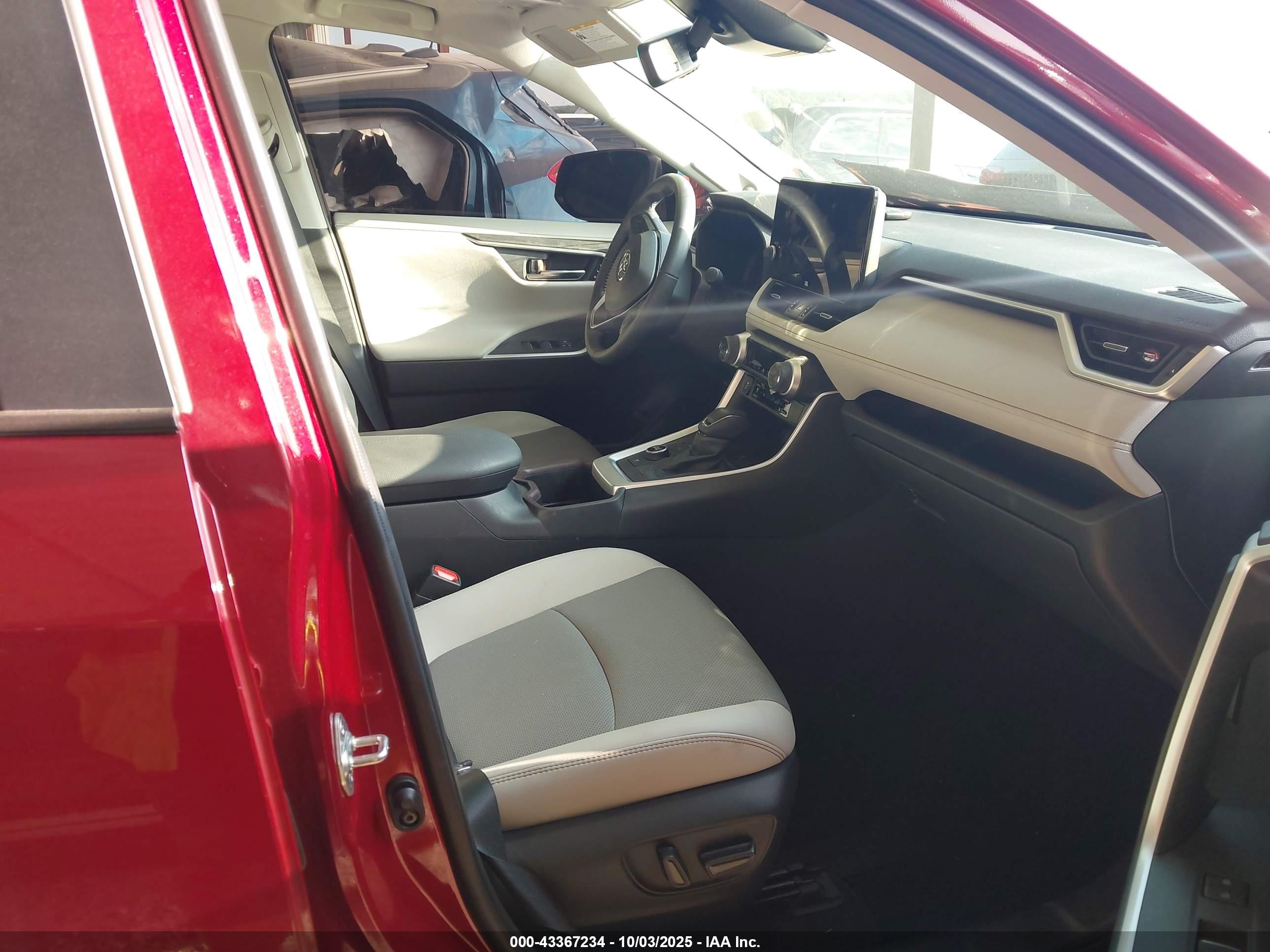 TOYOTA RAV4 image 5
