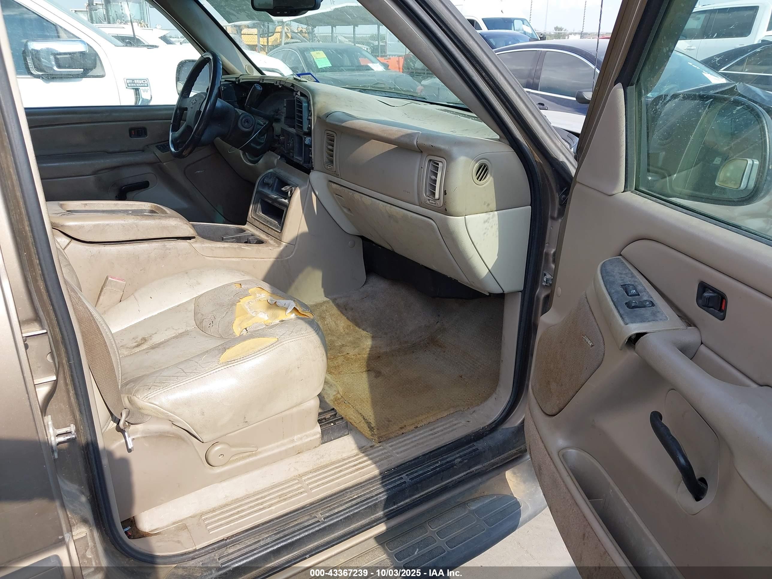 CHEVROLET SUBURBAN image 5