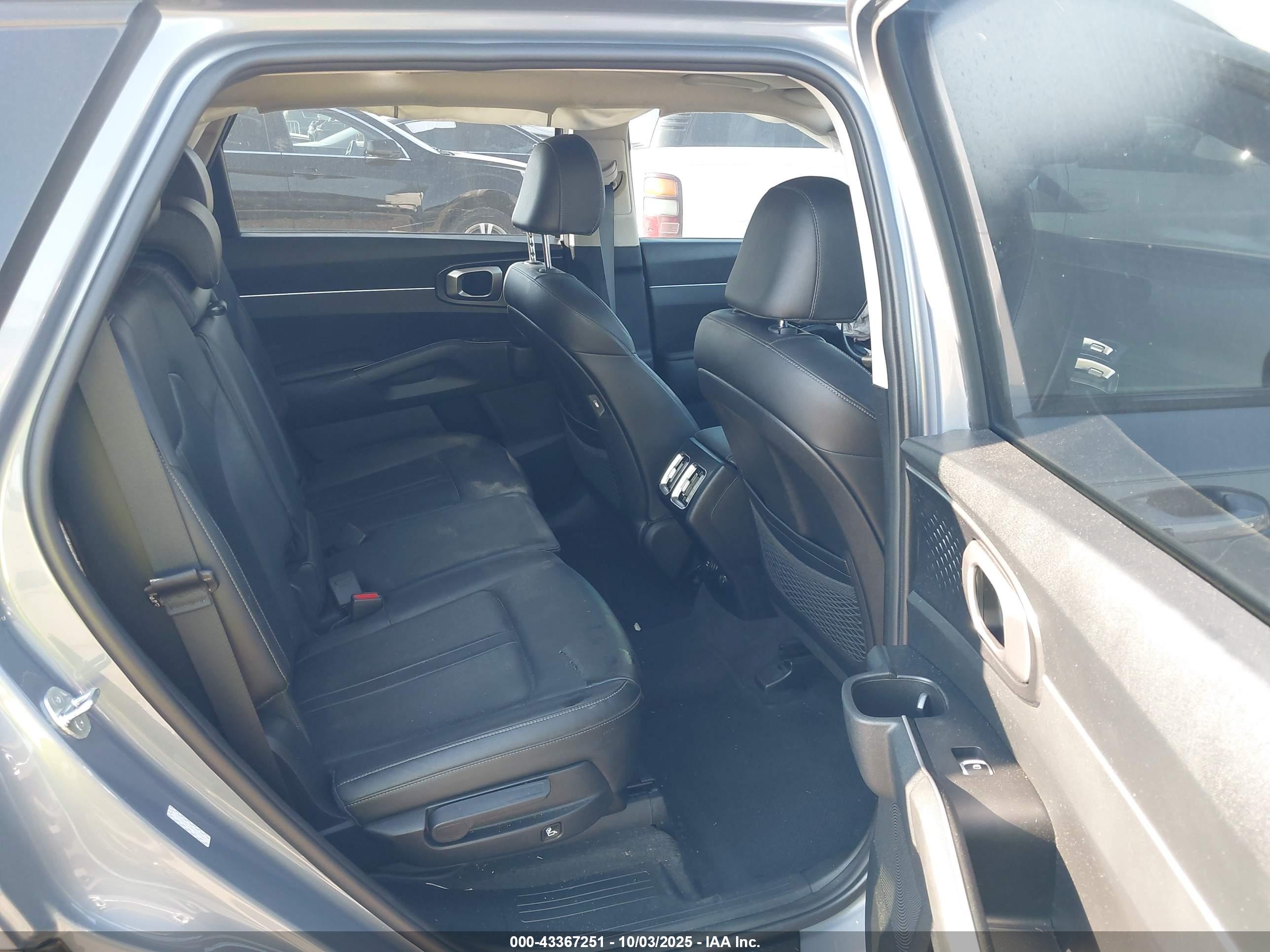 KIA SORENTO image 8