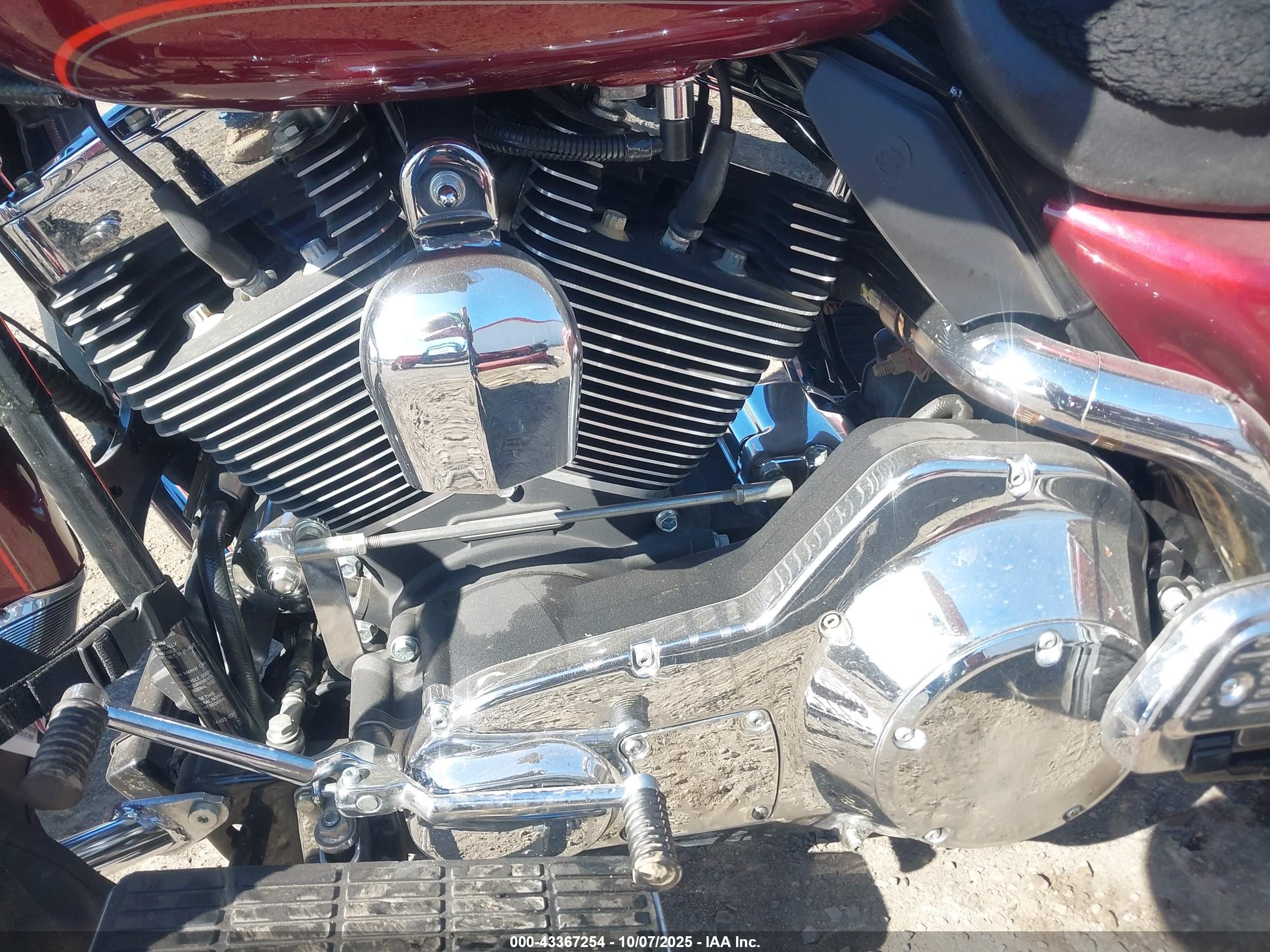 HARLEY-DAVIDSON FLHTCUI image 9