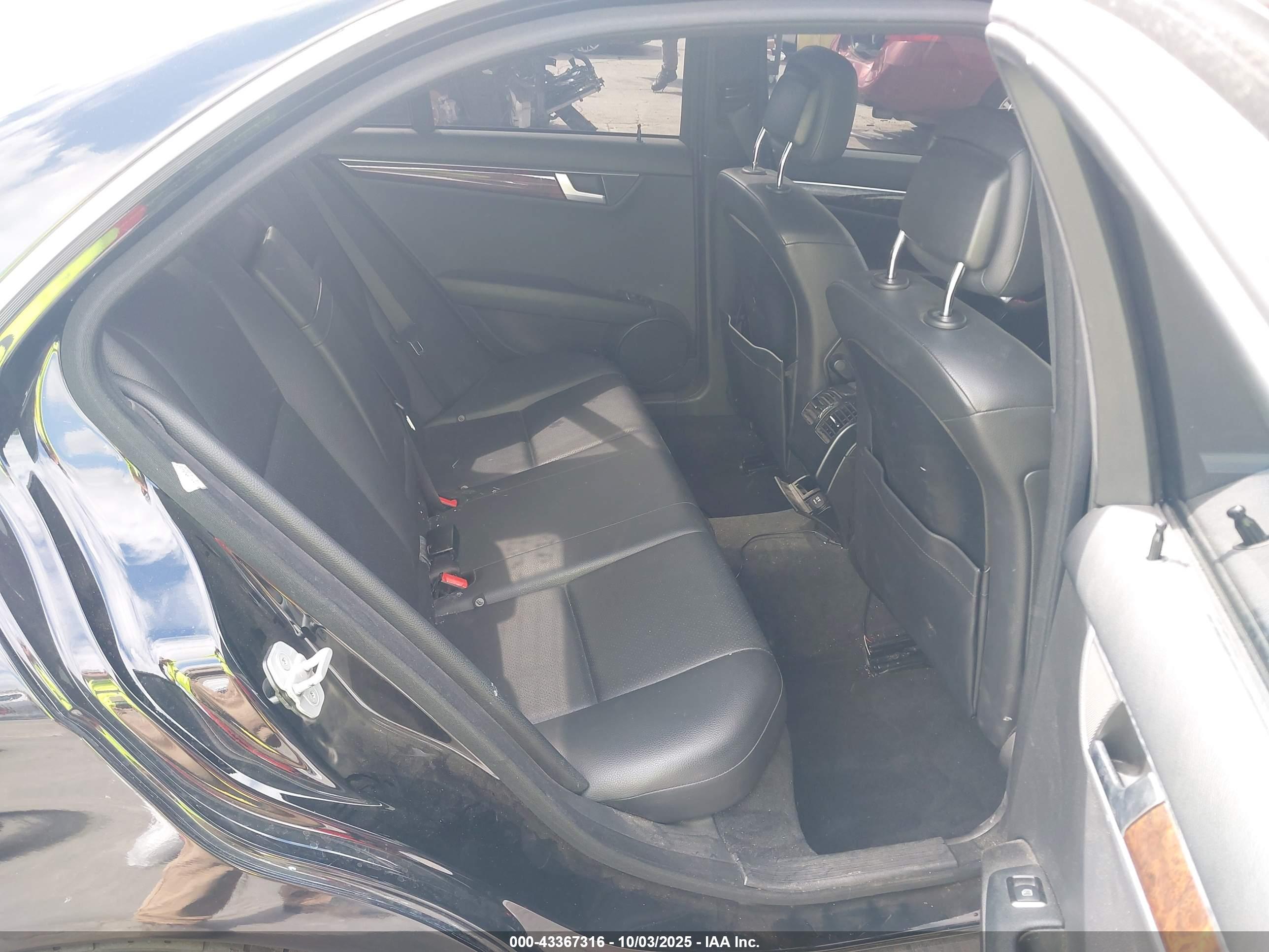 MERCEDES-BENZ C image 8