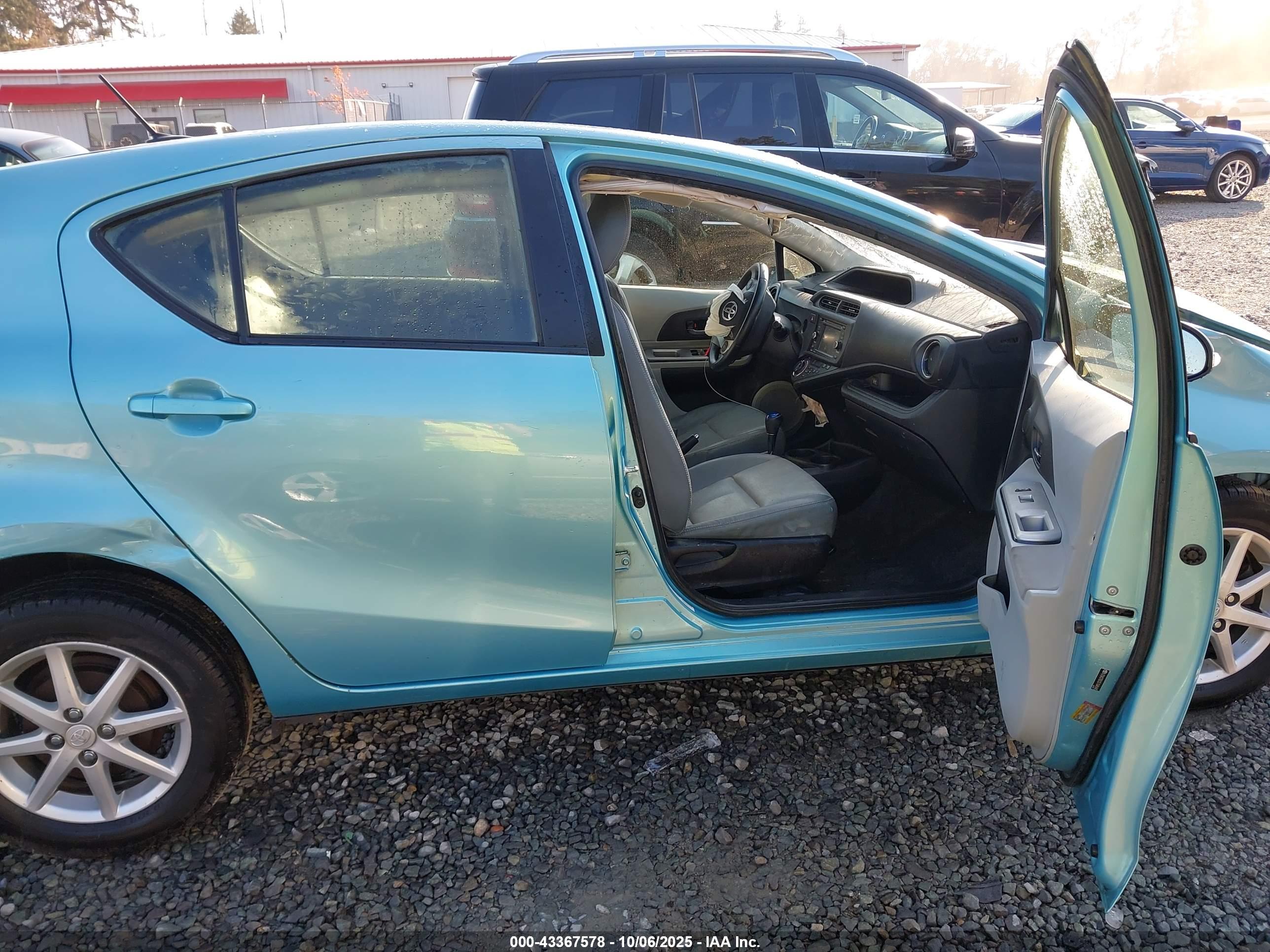 TOYOTA PRIUS image 5