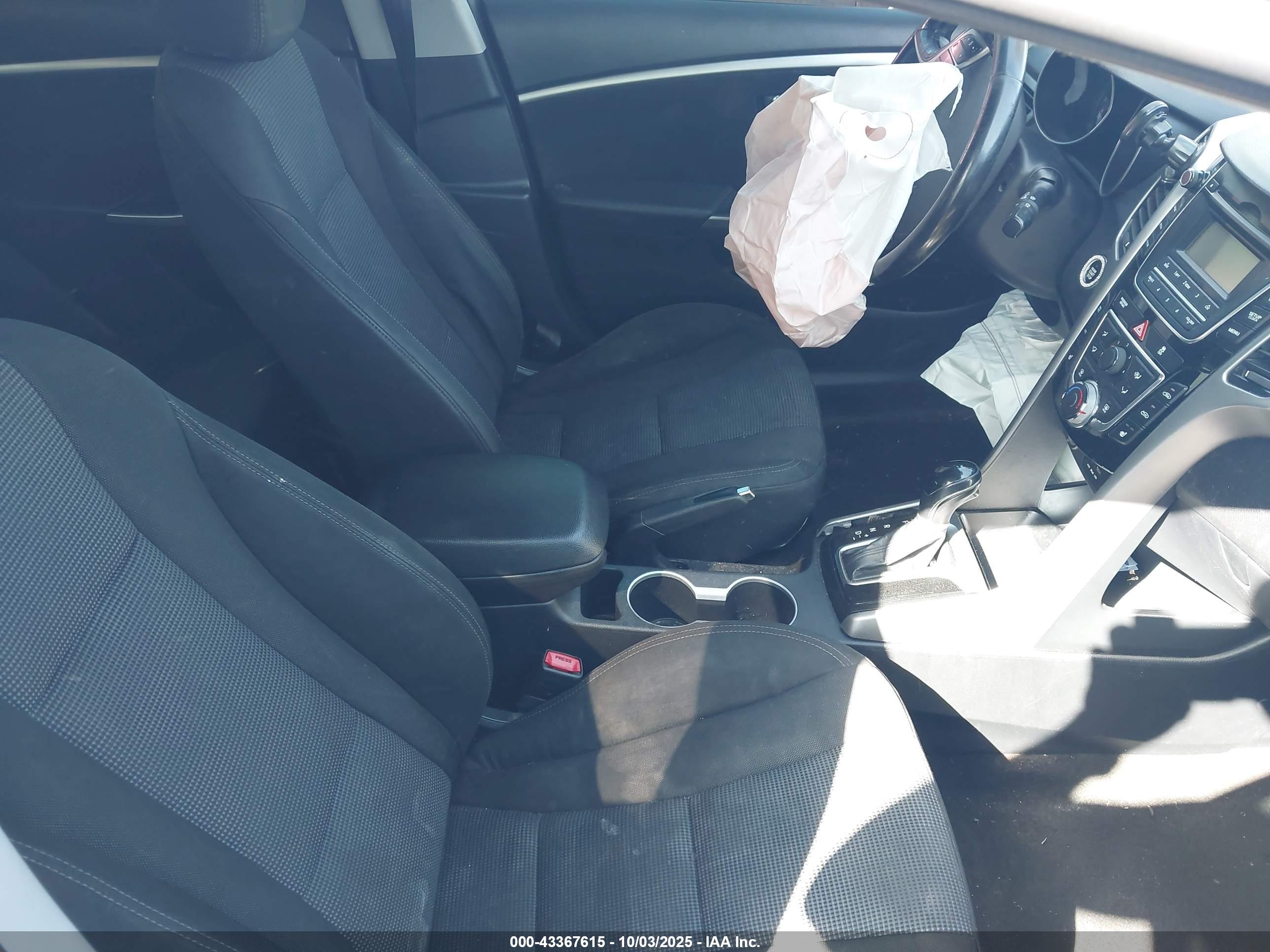 HYUNDAI ELANTRA image 5