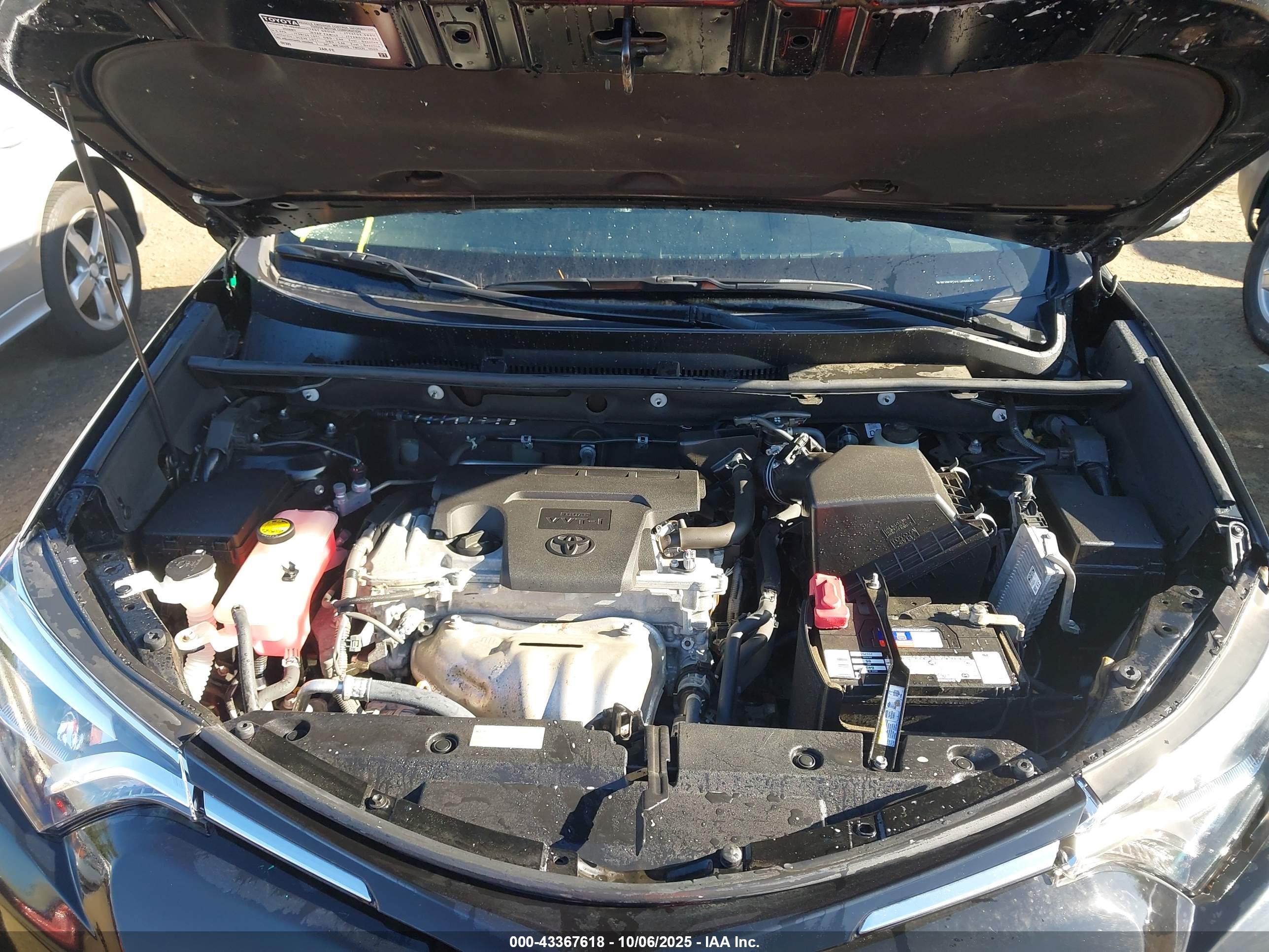 TOYOTA RAV4 image 10