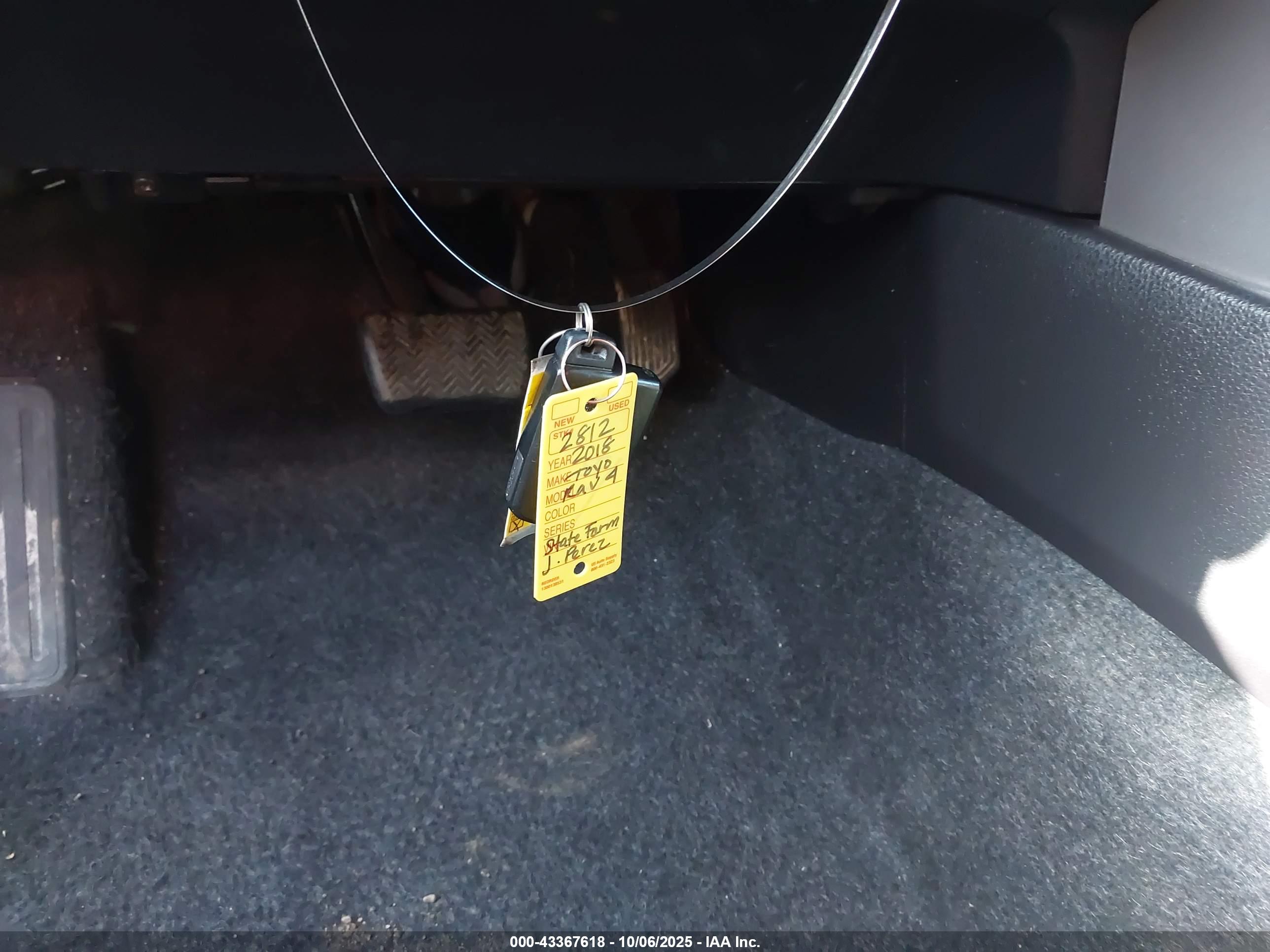 TOYOTA RAV4 image 11