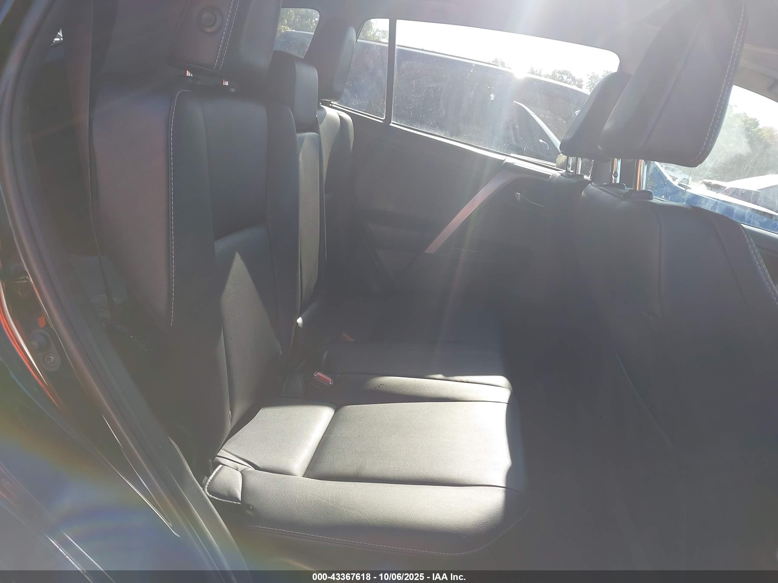 TOYOTA RAV4 image 8