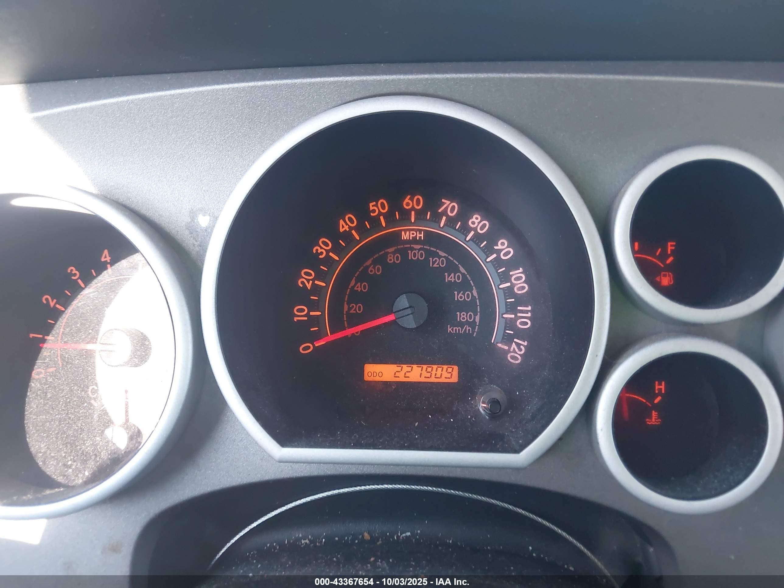 TOYOTA TUNDRA image 7