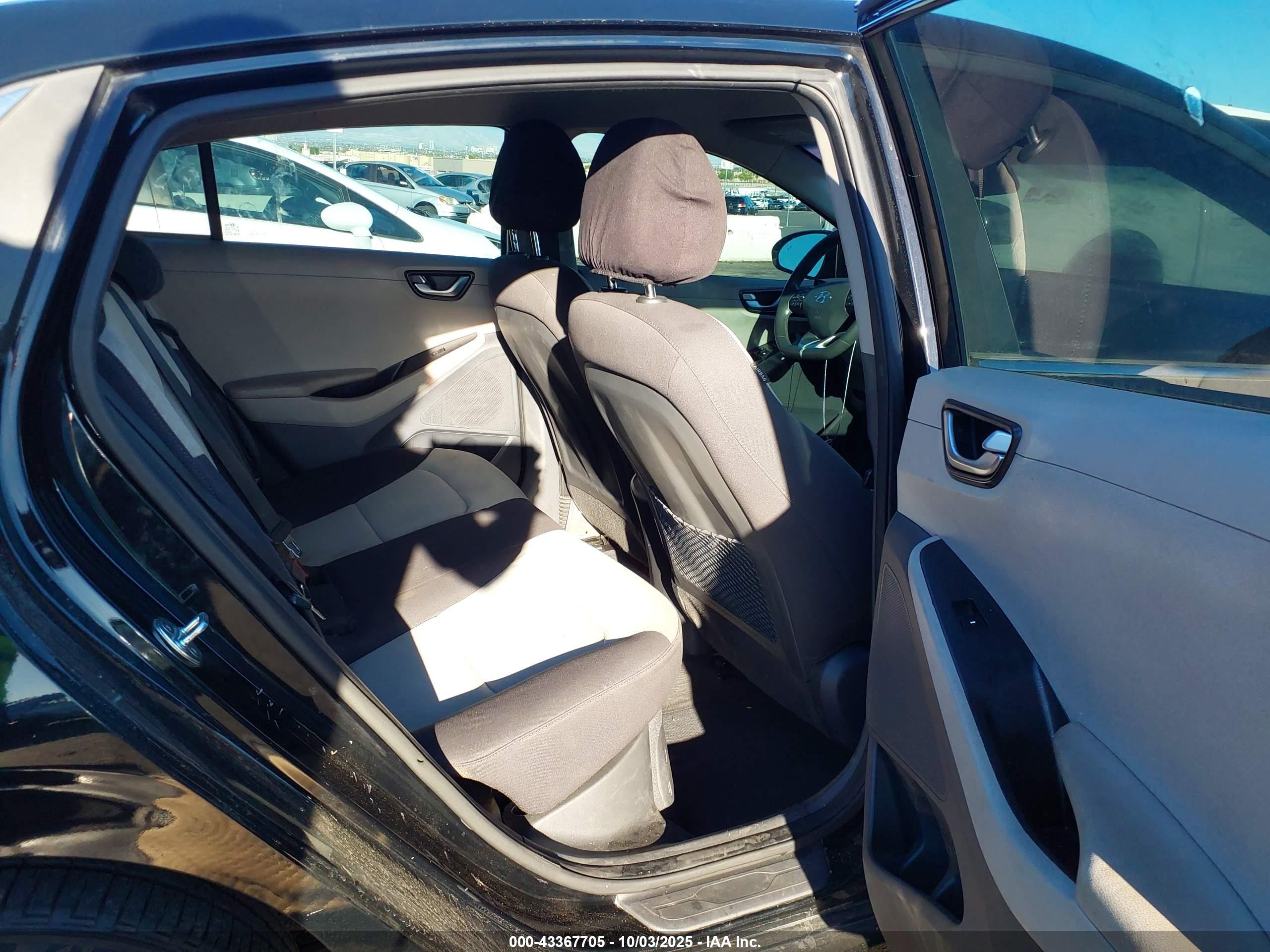 HYUNDAI IONIQ image 8