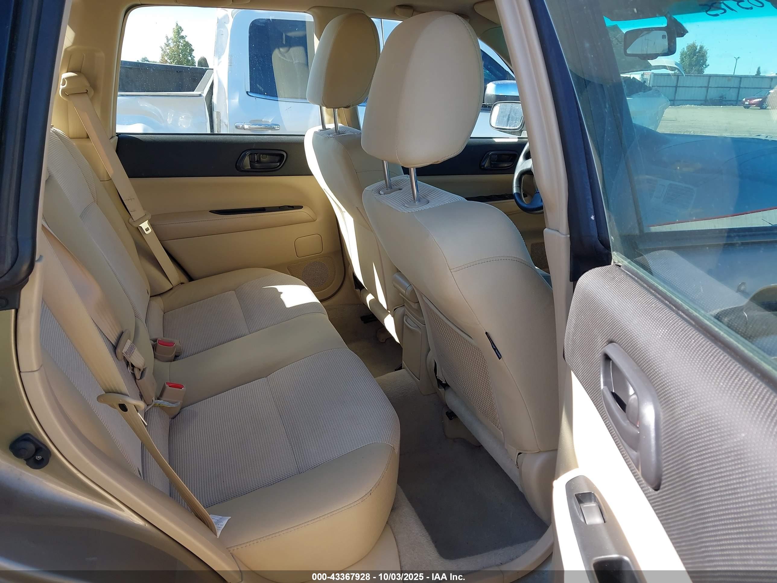 SUBARU FORESTER image 8