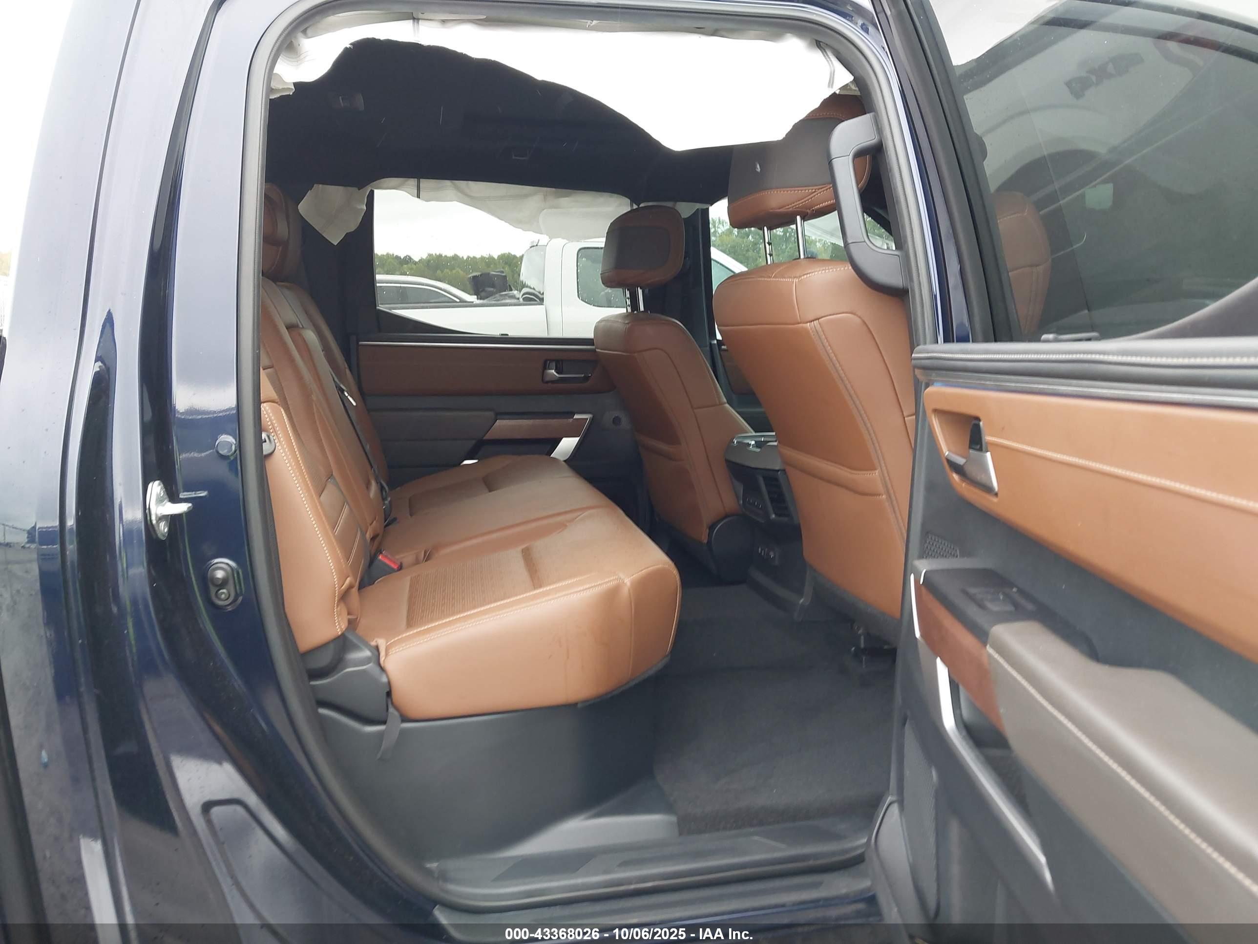TOYOTA TUNDRA image 8