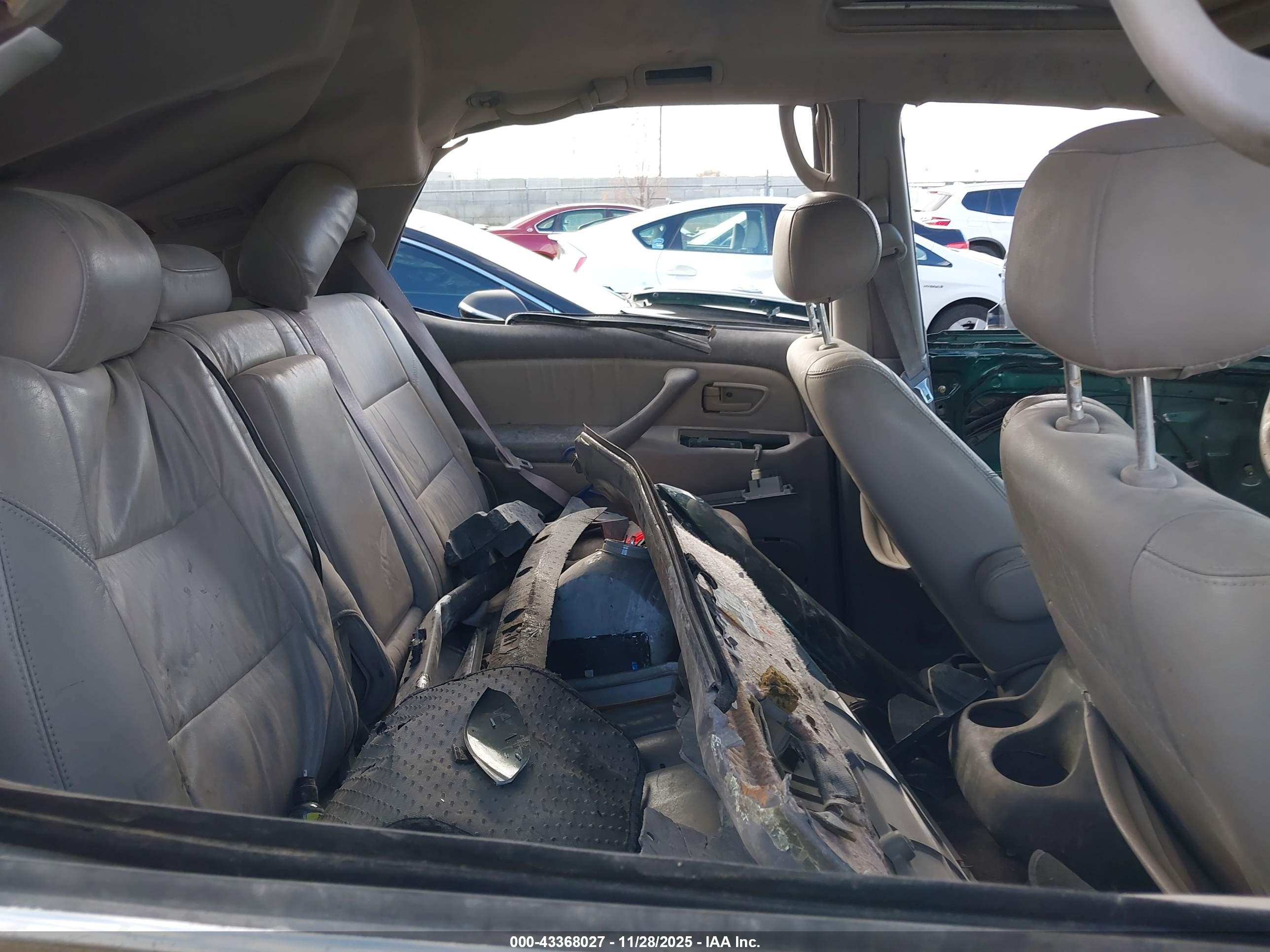 TOYOTA SEQUOIA image 8