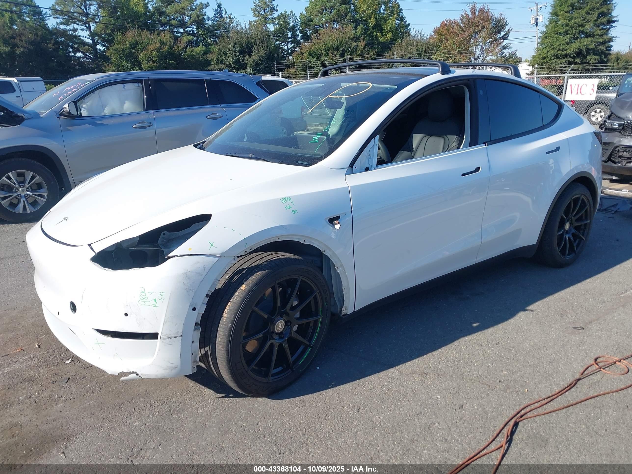 TESLA MODEL image 2