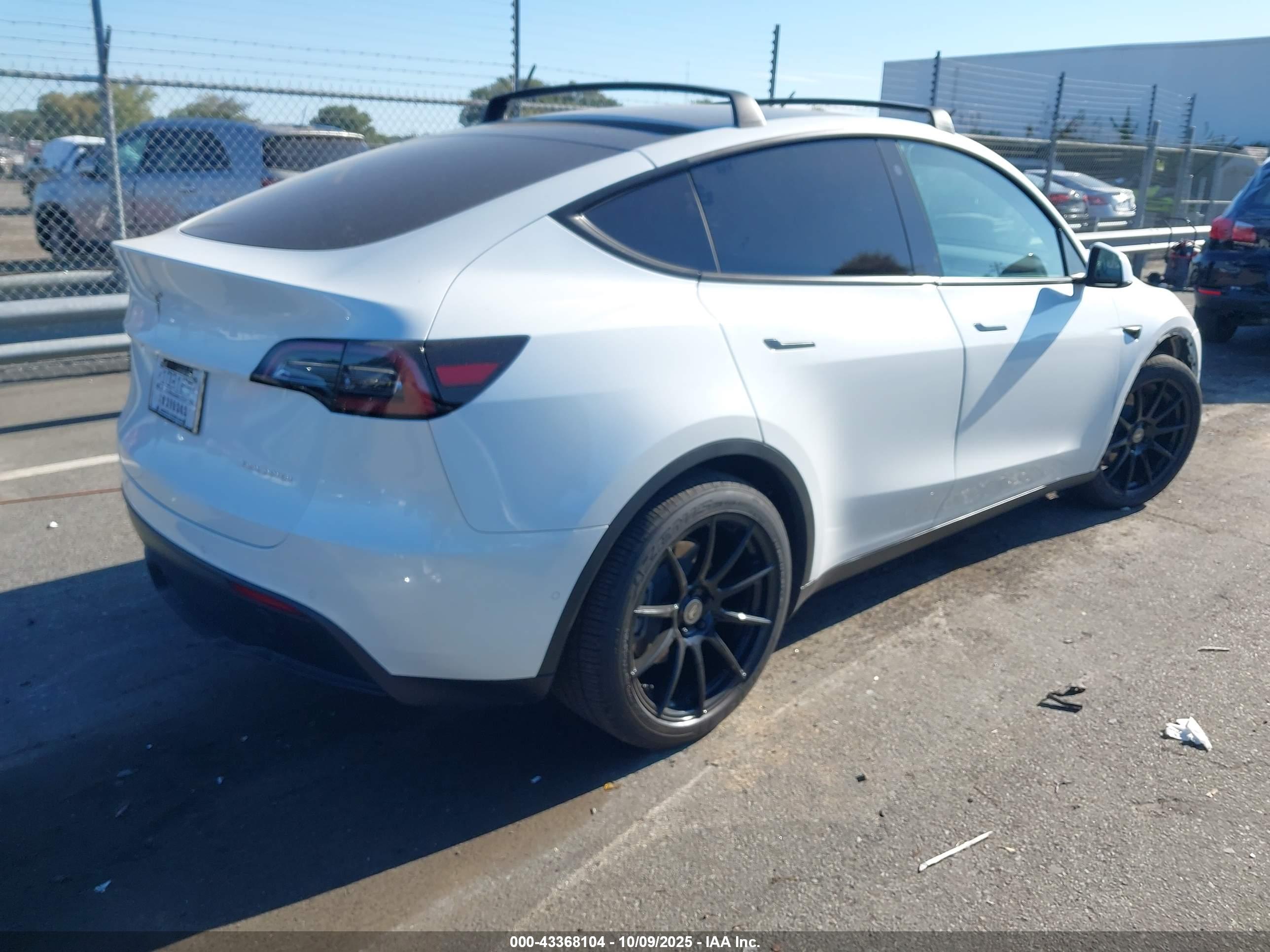TESLA MODEL image 4