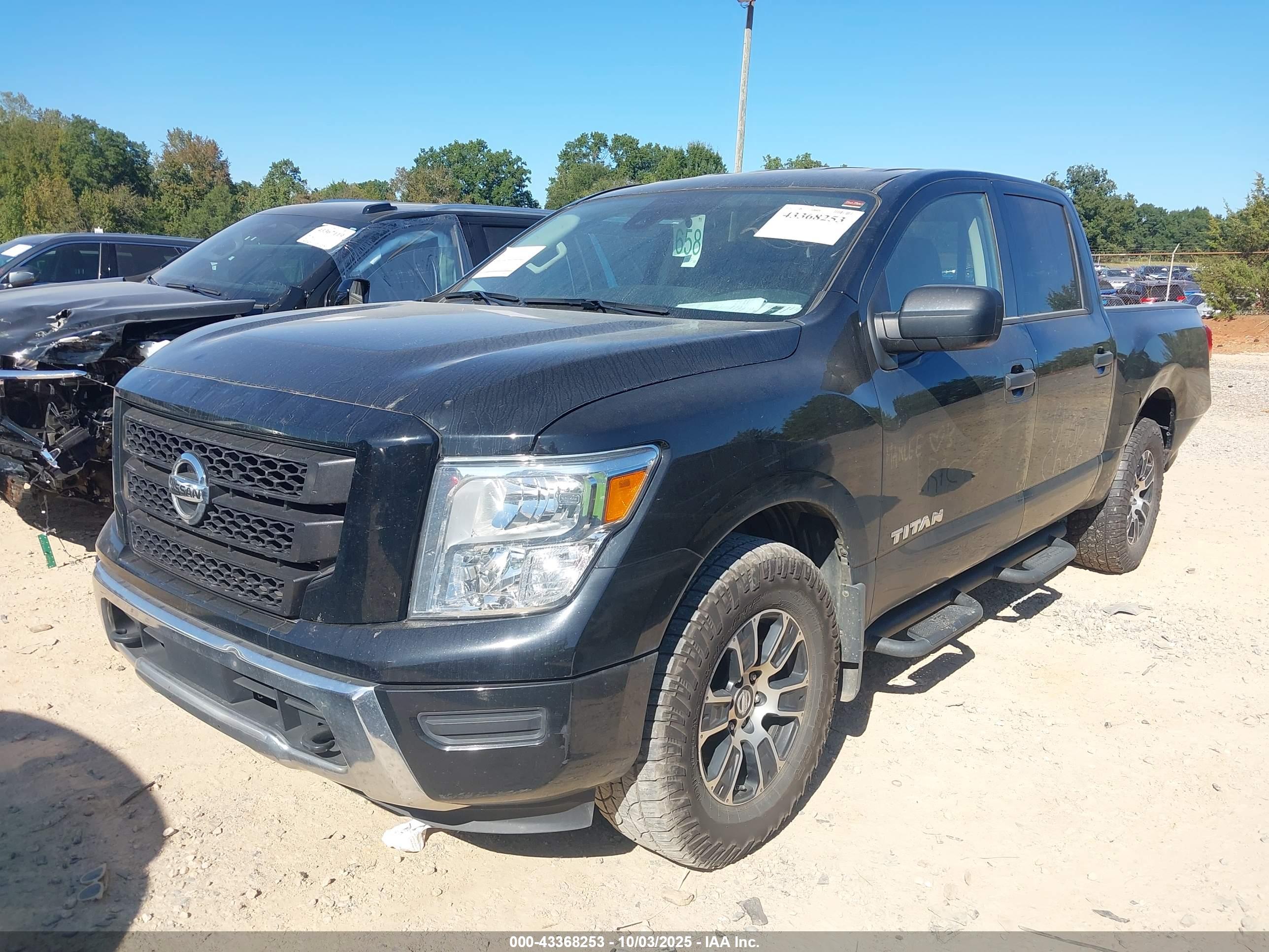 NISSAN TITAN image 2