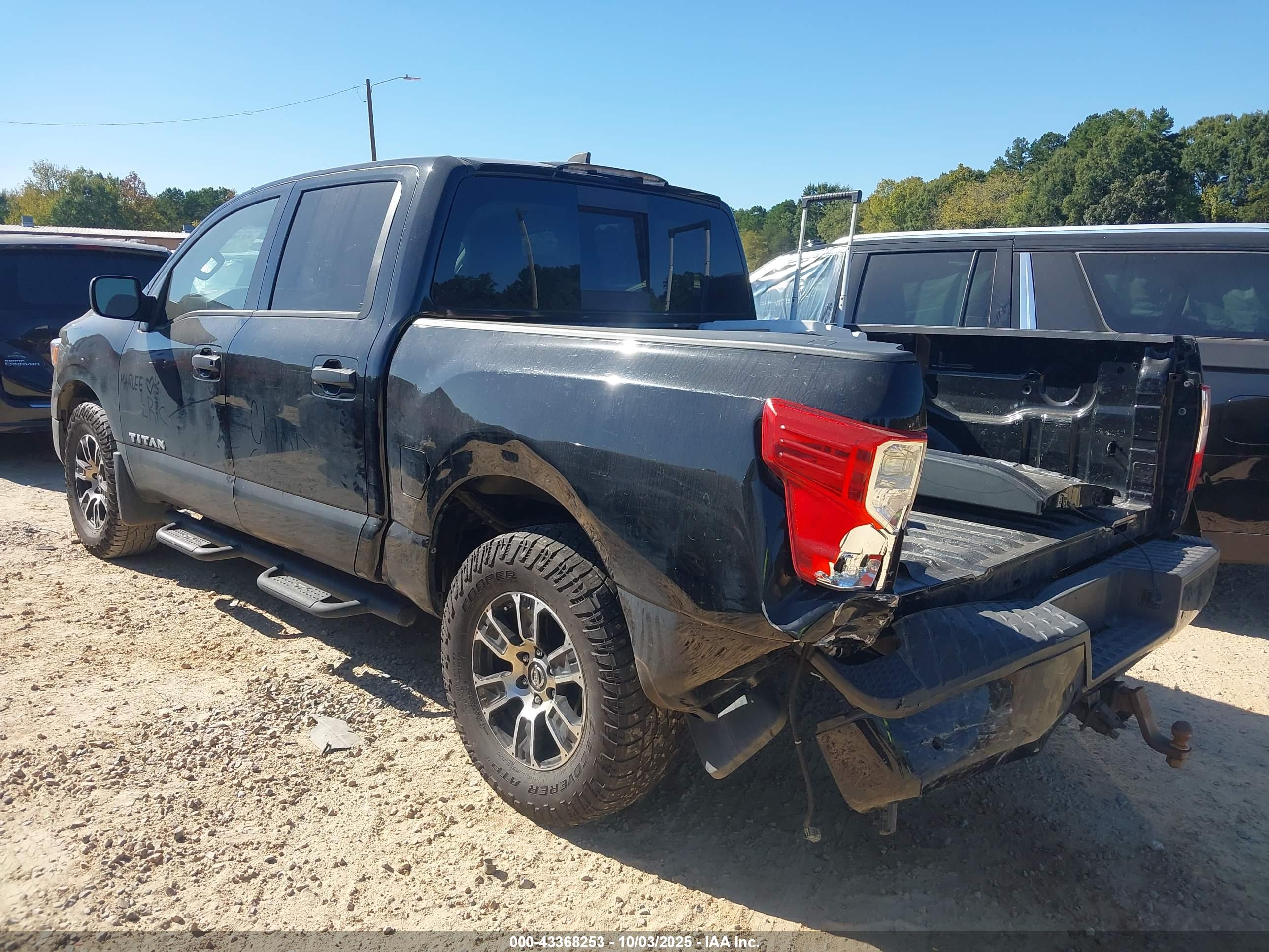 NISSAN TITAN image 3