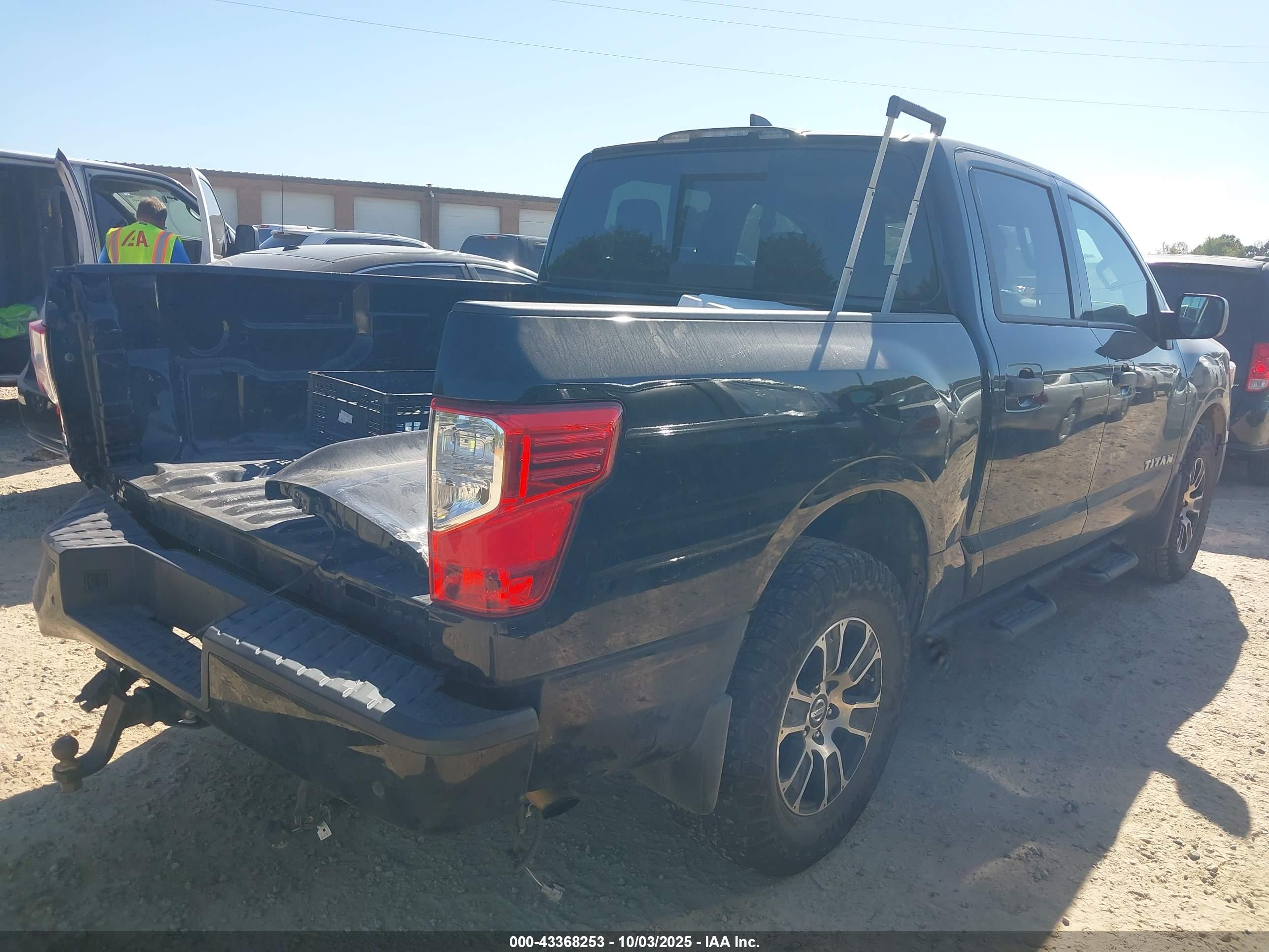 NISSAN TITAN image 4