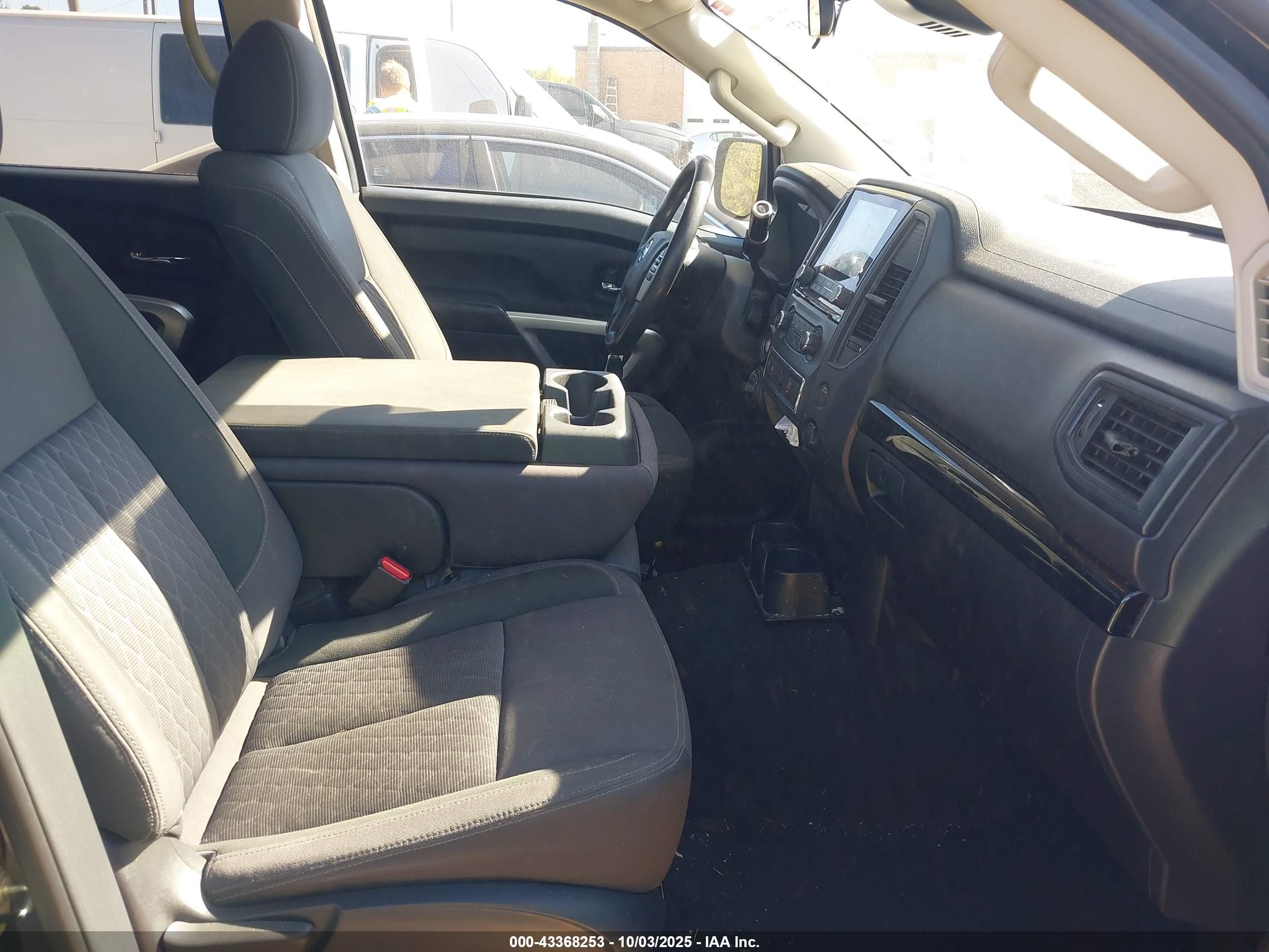 NISSAN TITAN image 5