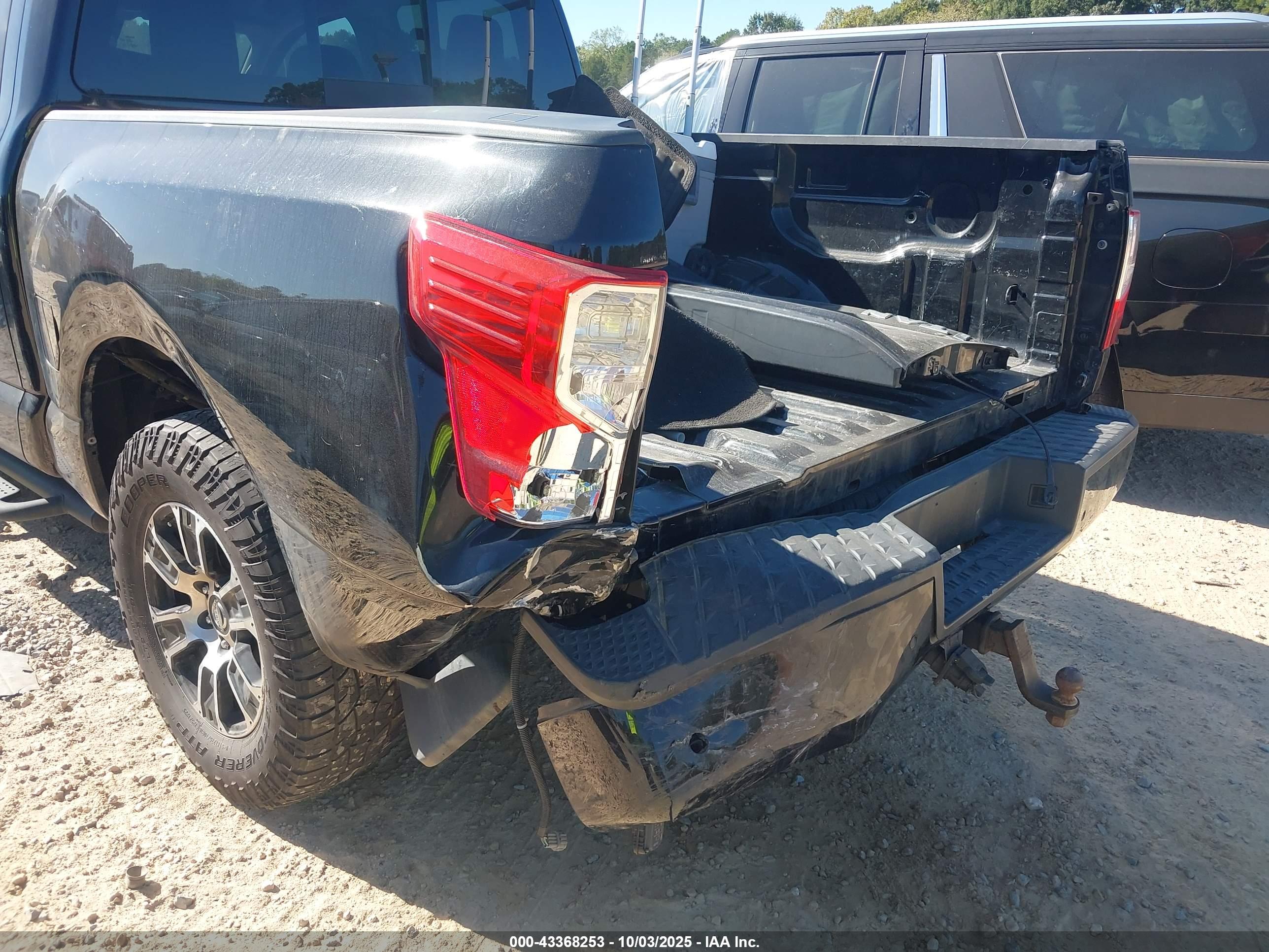 NISSAN TITAN image 6