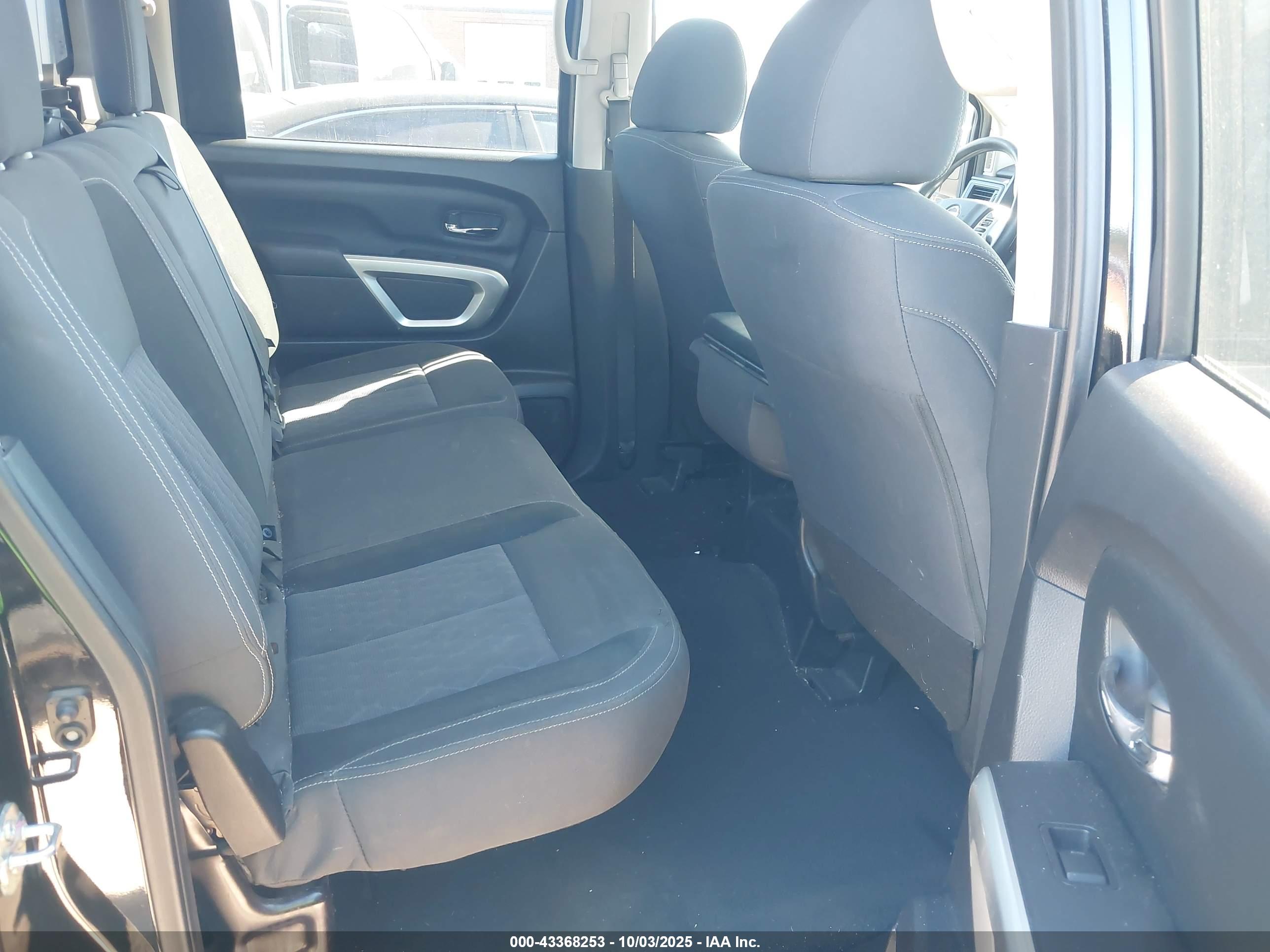 NISSAN TITAN image 8