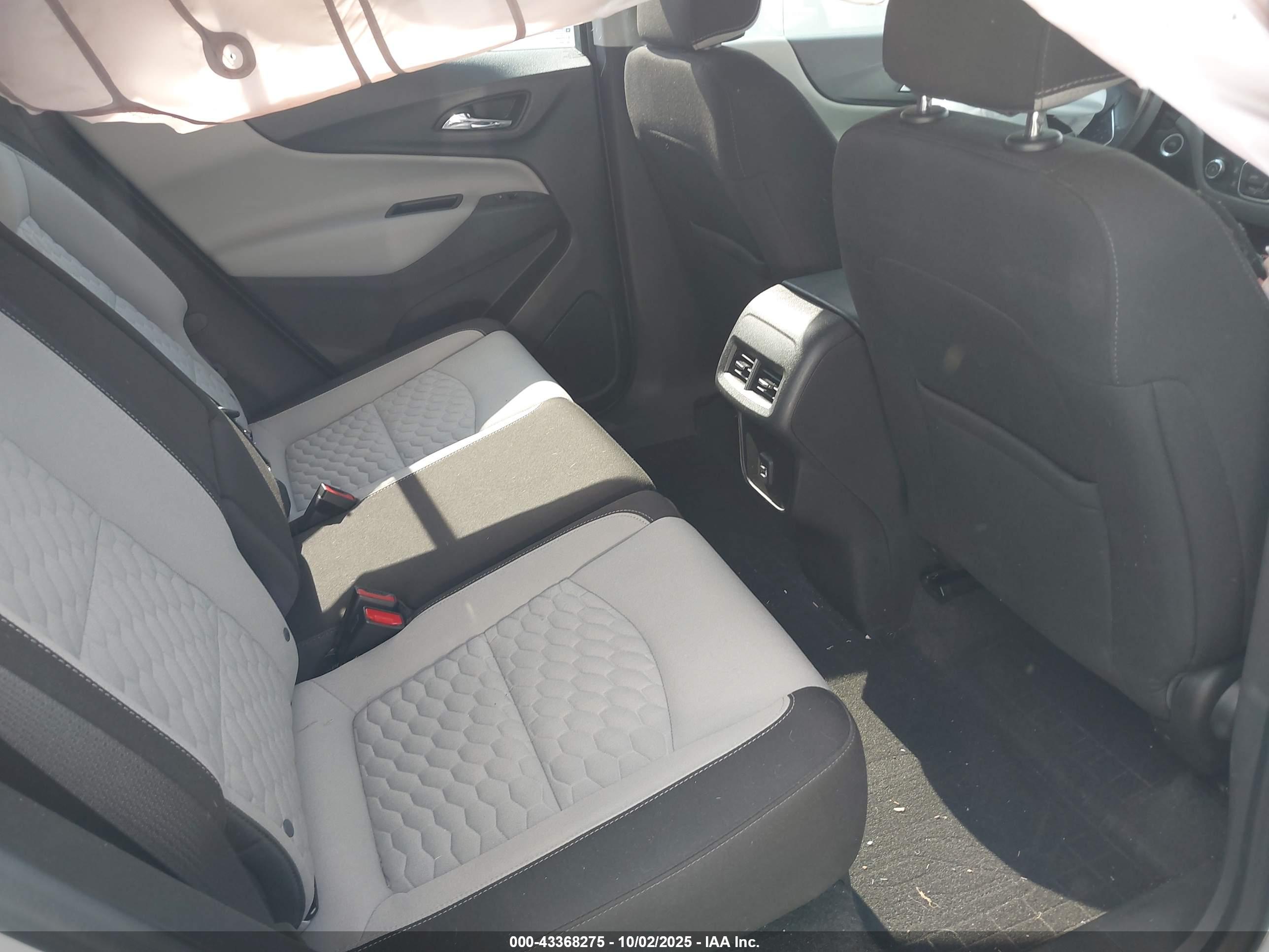 CHEVROLET EQUINOX image 8