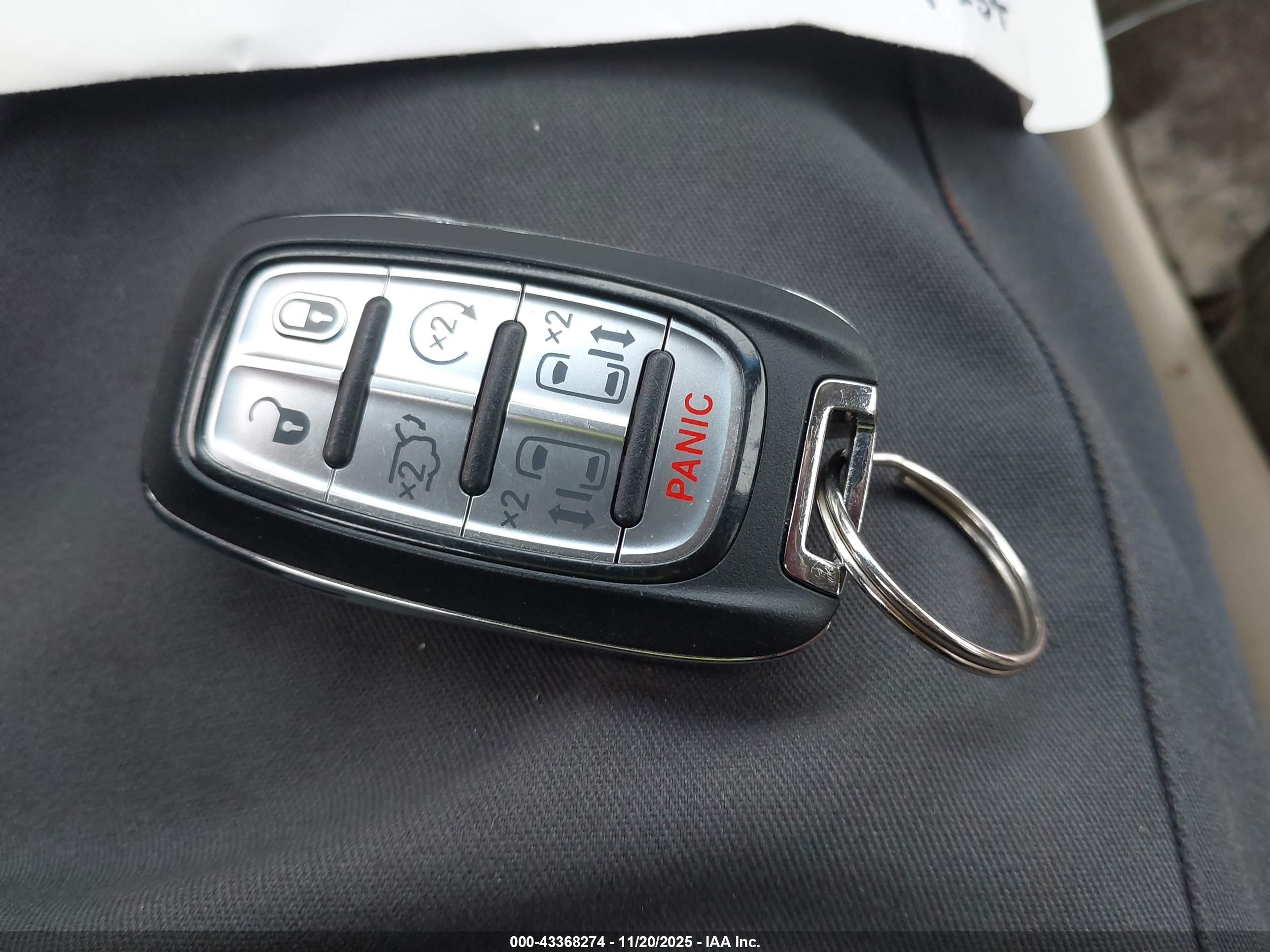 CHRYSLER PACIFICA image 11