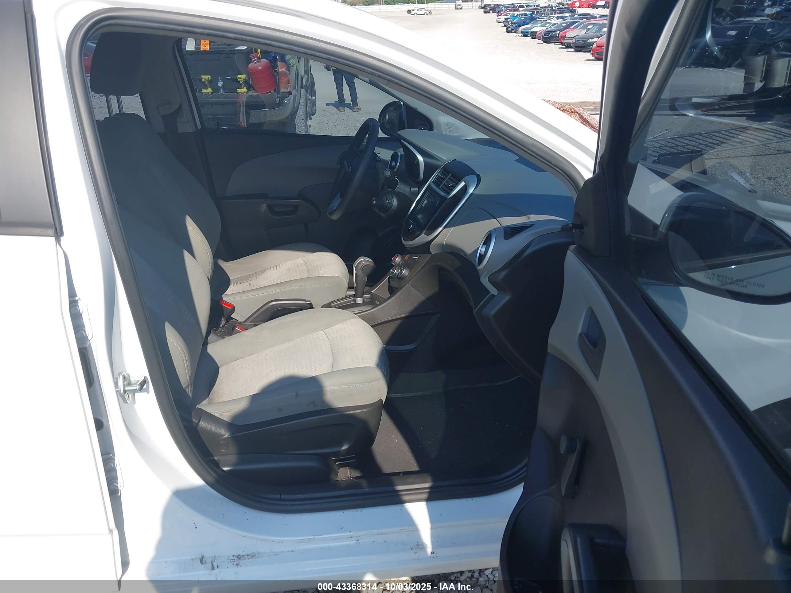 CHEVROLET SONIC image 5