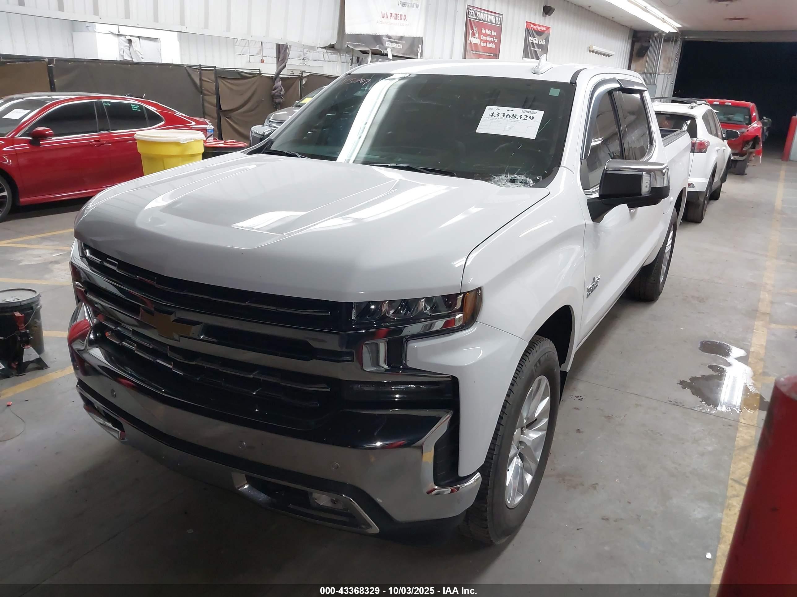 CHEVROLET SILVERADO image 6