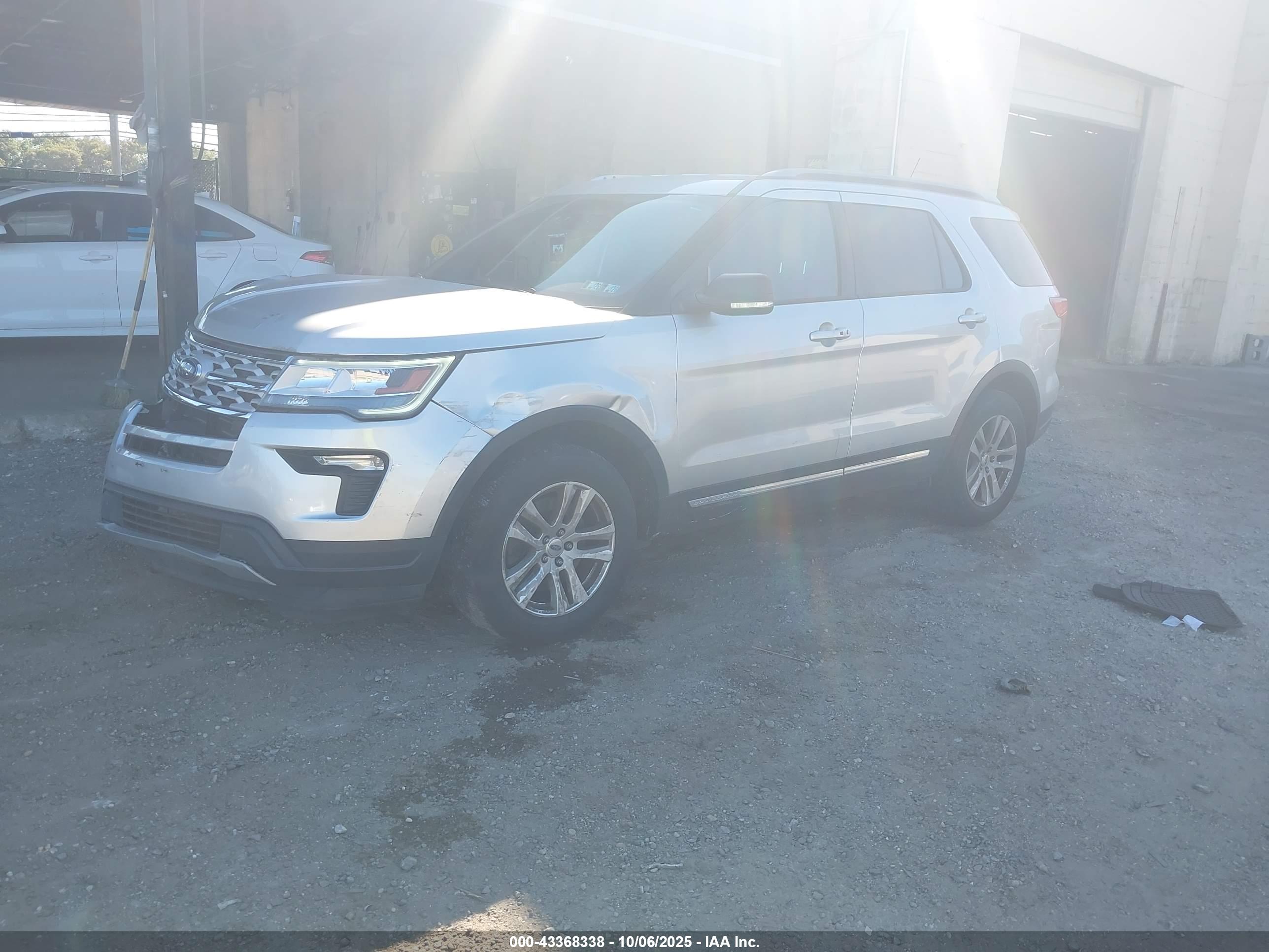 FORD EXPLORER image 2