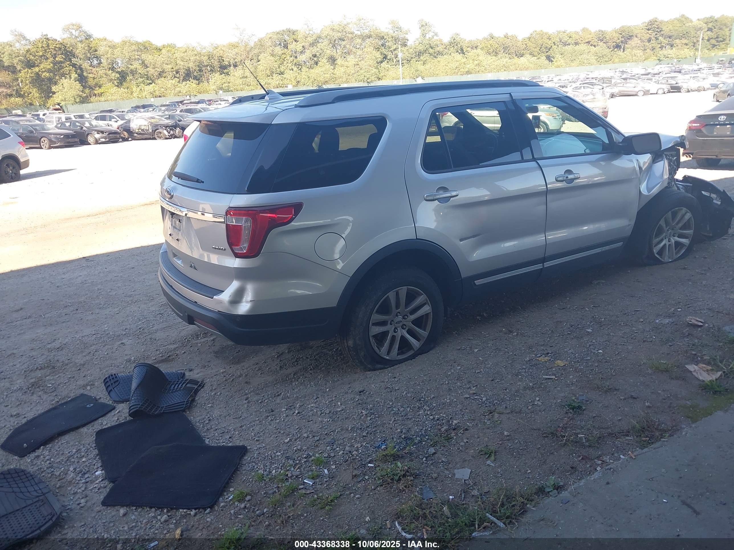 FORD EXPLORER image 4