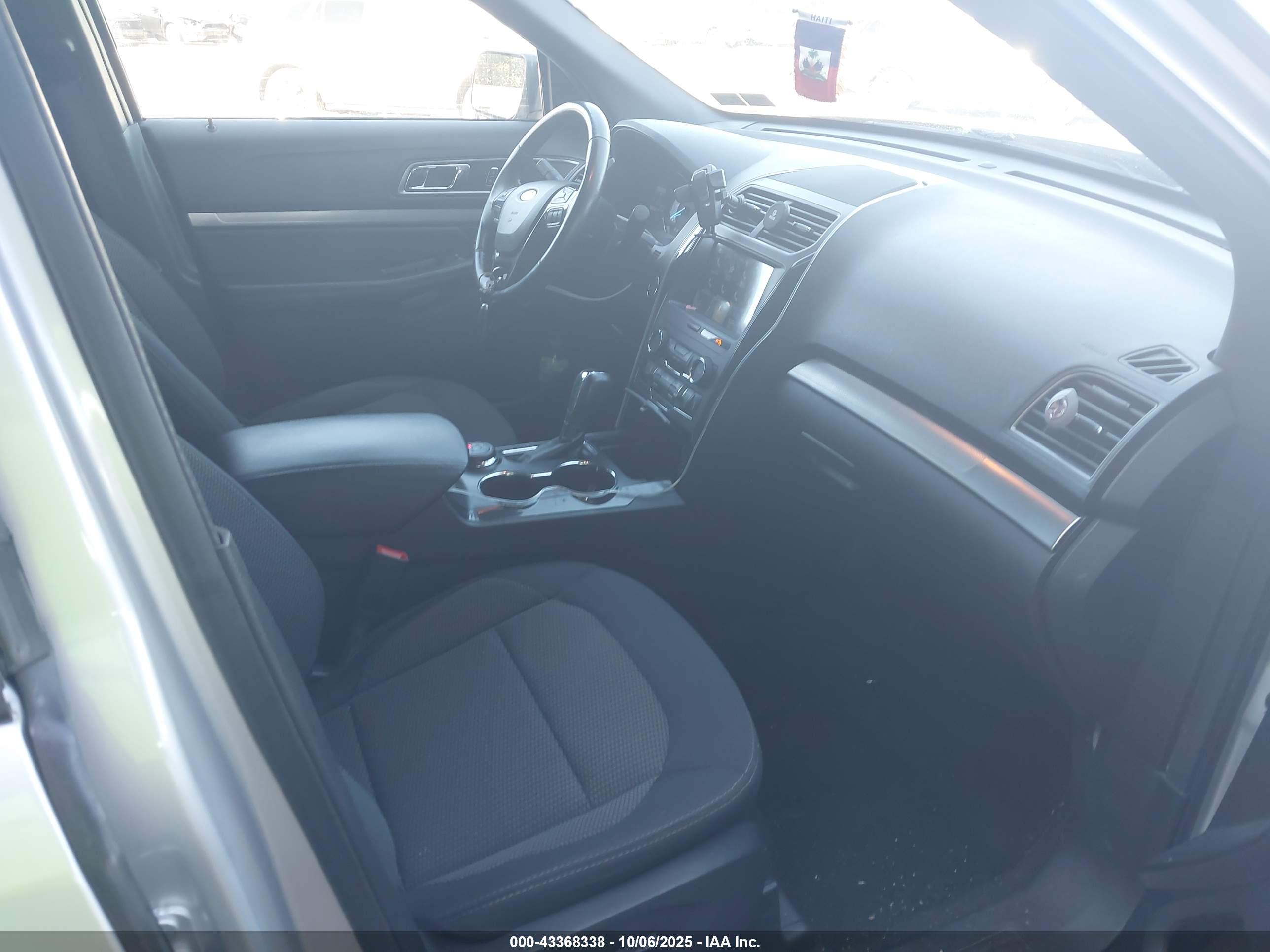 FORD EXPLORER image 5