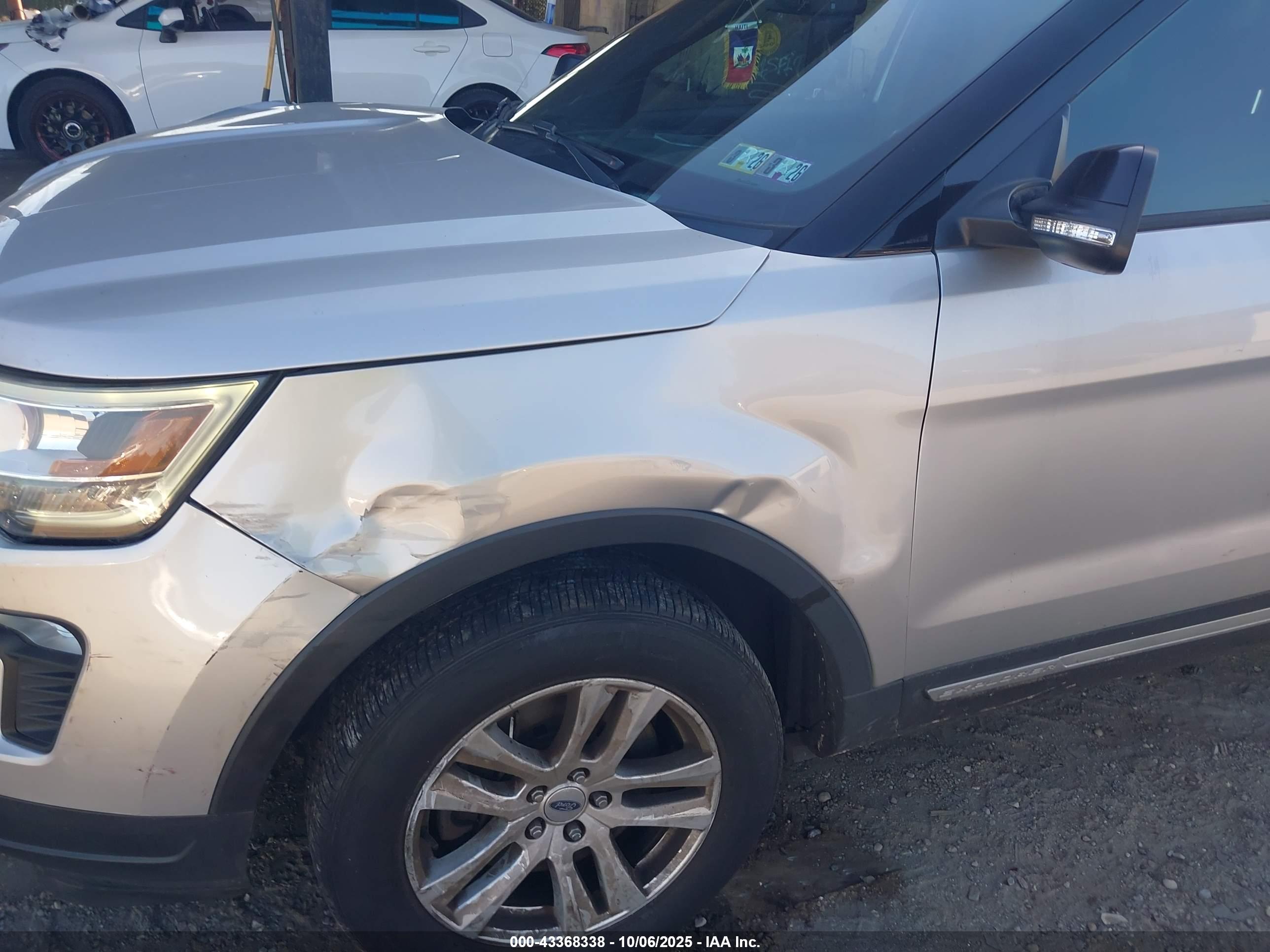 FORD EXPLORER image 6